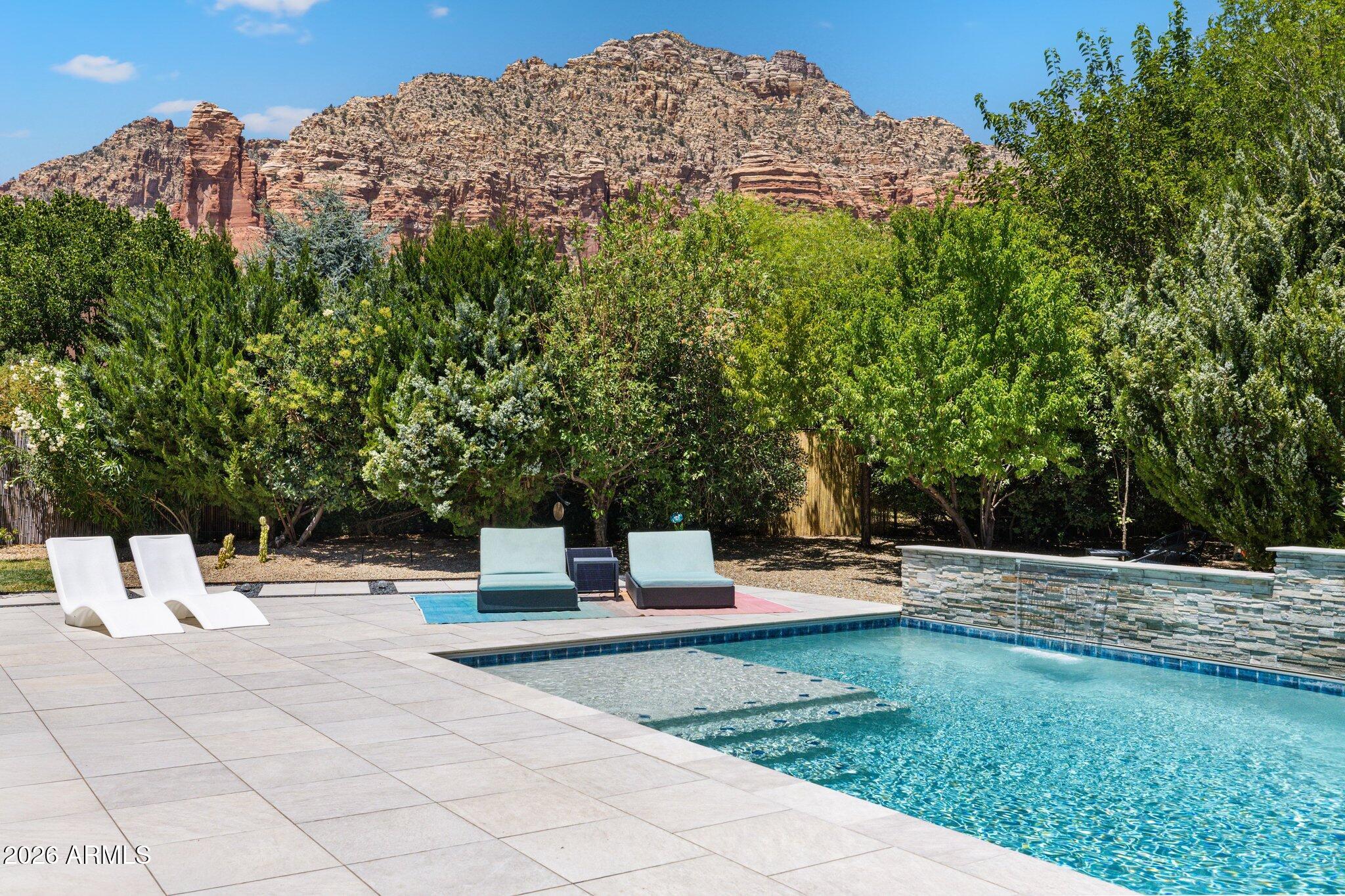 160 QUAIL HOLLOW Drive