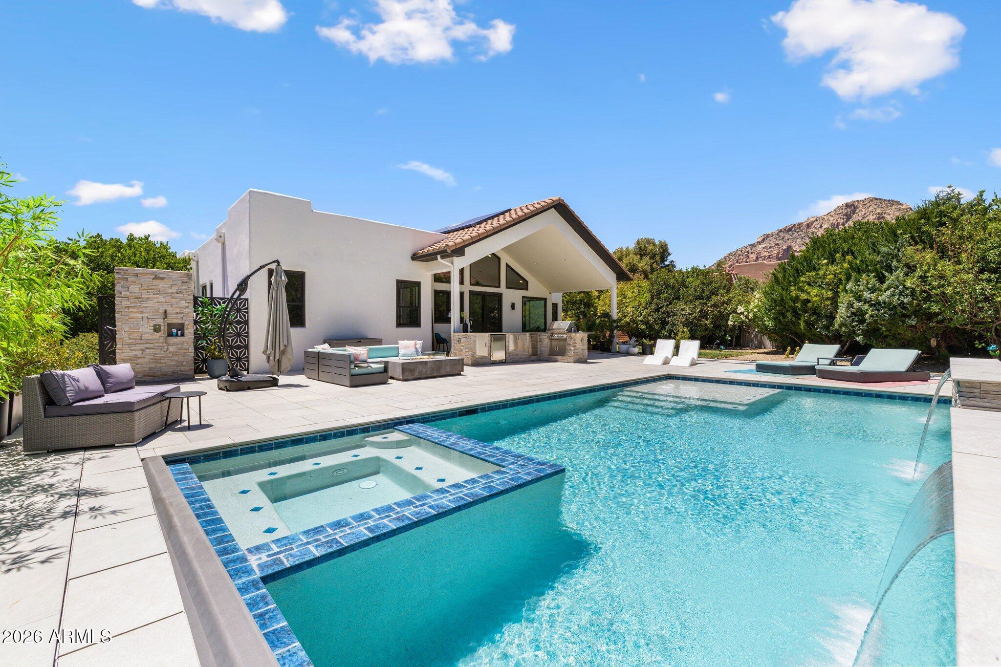 160 QUAIL HOLLOW Drive