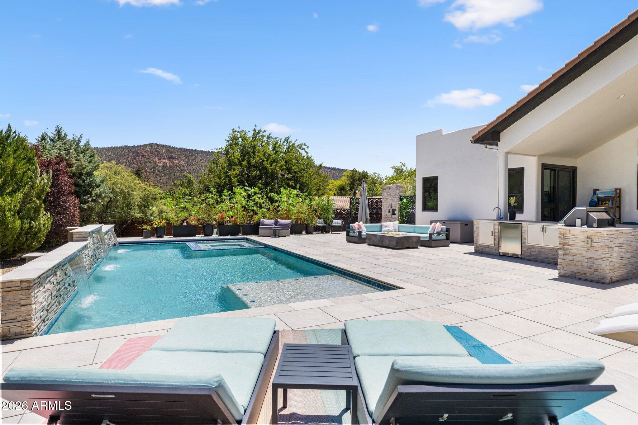 160 QUAIL HOLLOW Drive