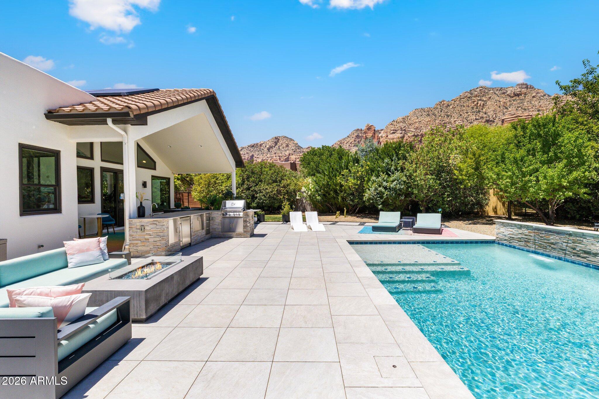 160 QUAIL HOLLOW Drive