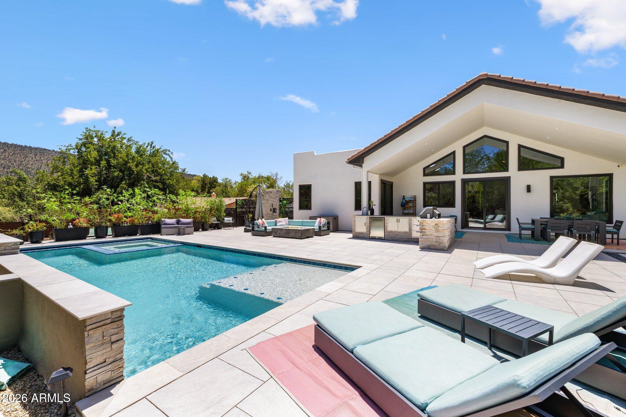 160 QUAIL HOLLOW Drive