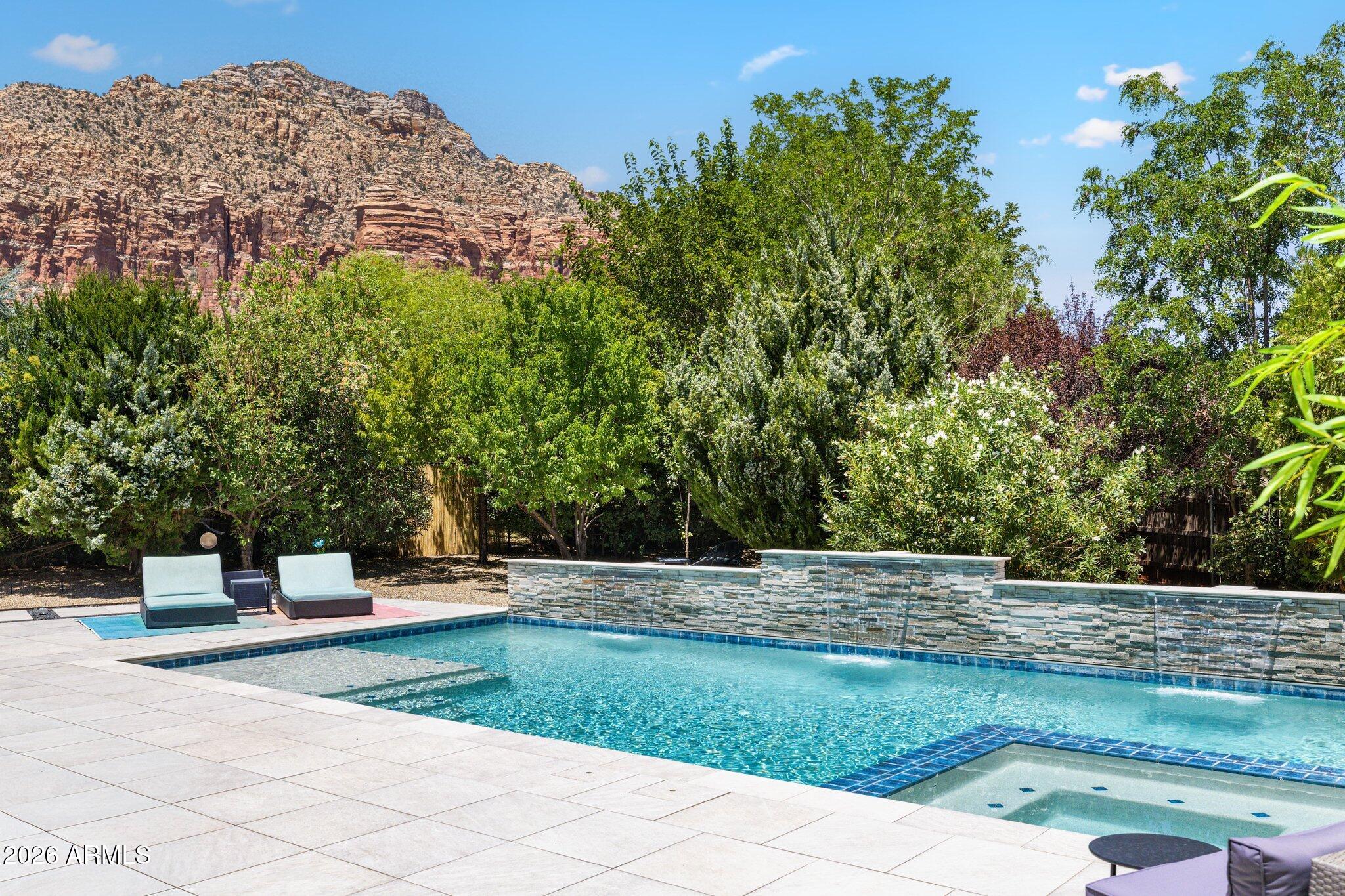160 QUAIL HOLLOW Drive