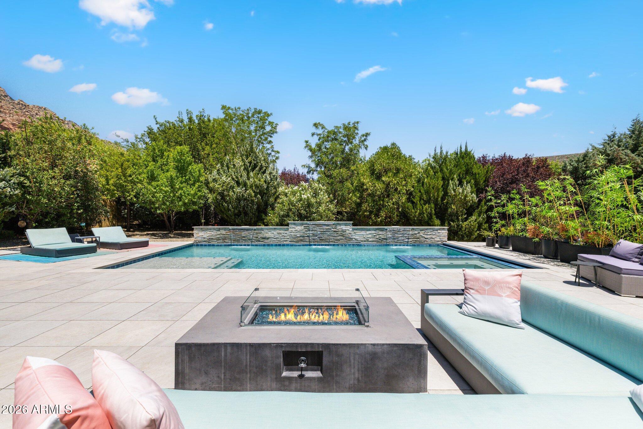 160 QUAIL HOLLOW Drive