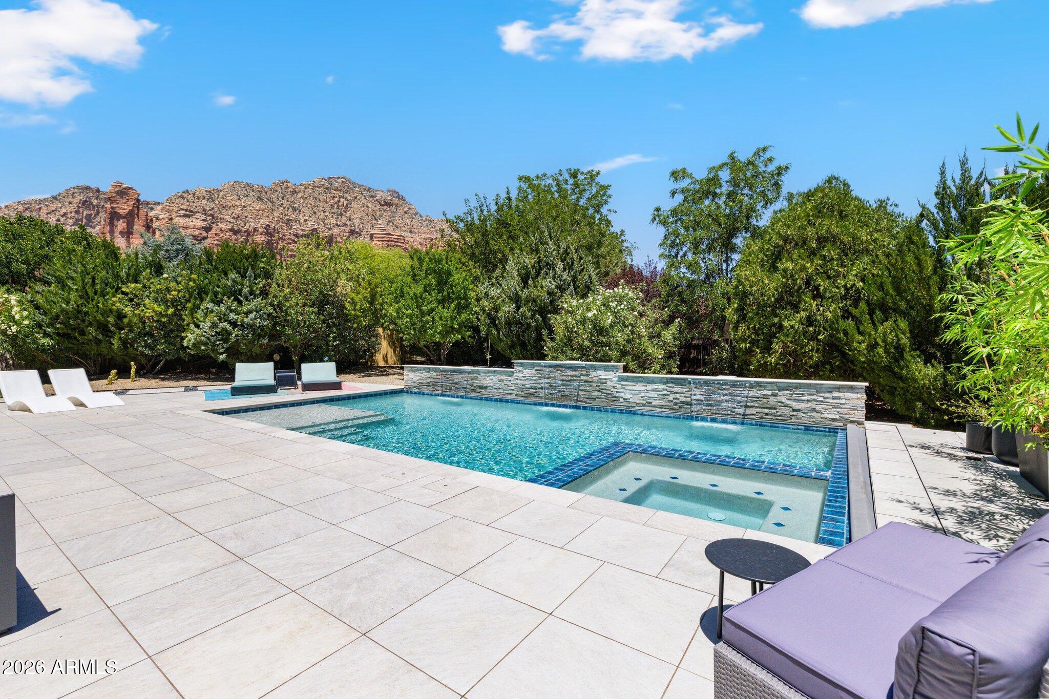160 QUAIL HOLLOW Drive