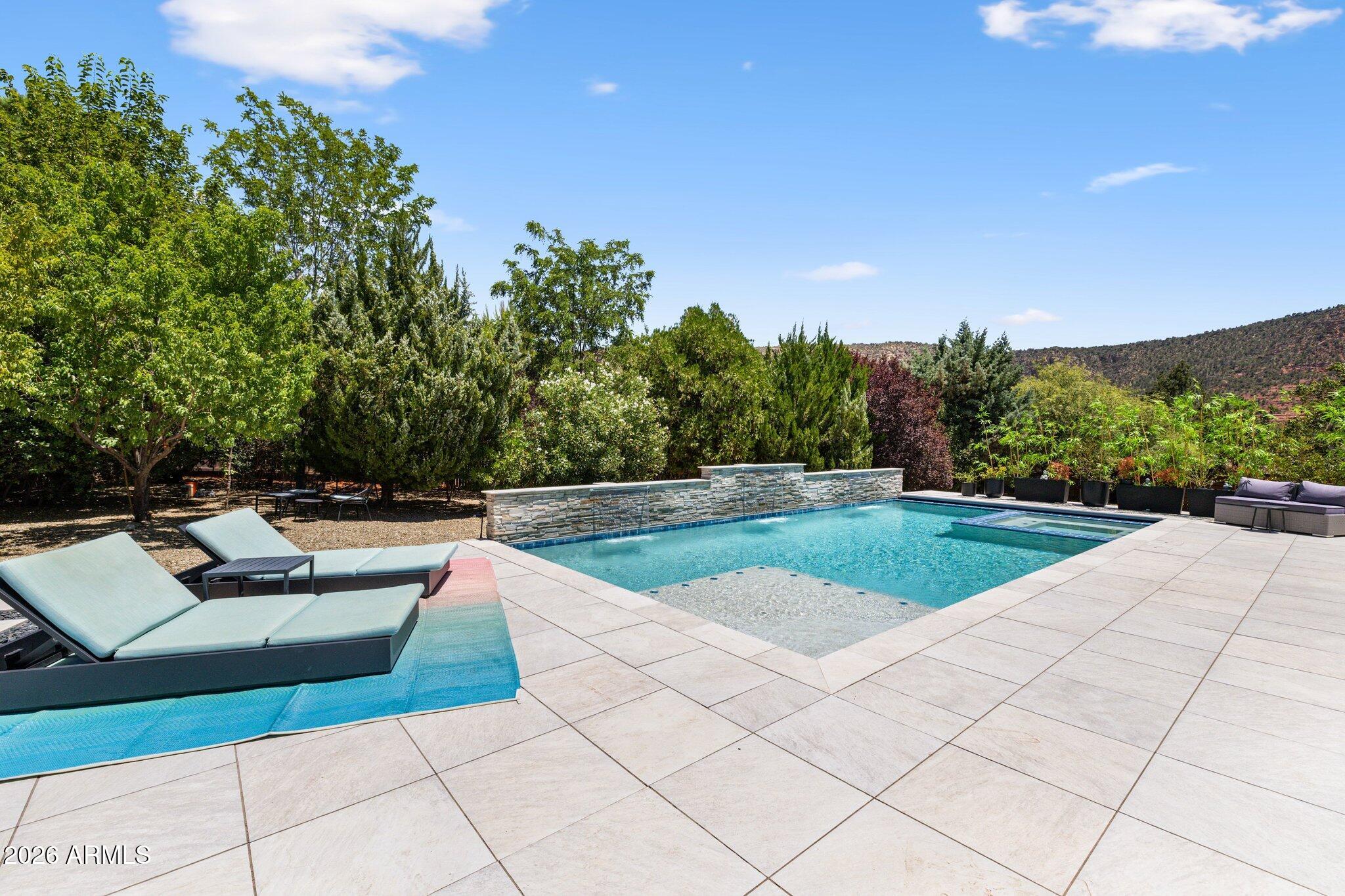 160 QUAIL HOLLOW Drive