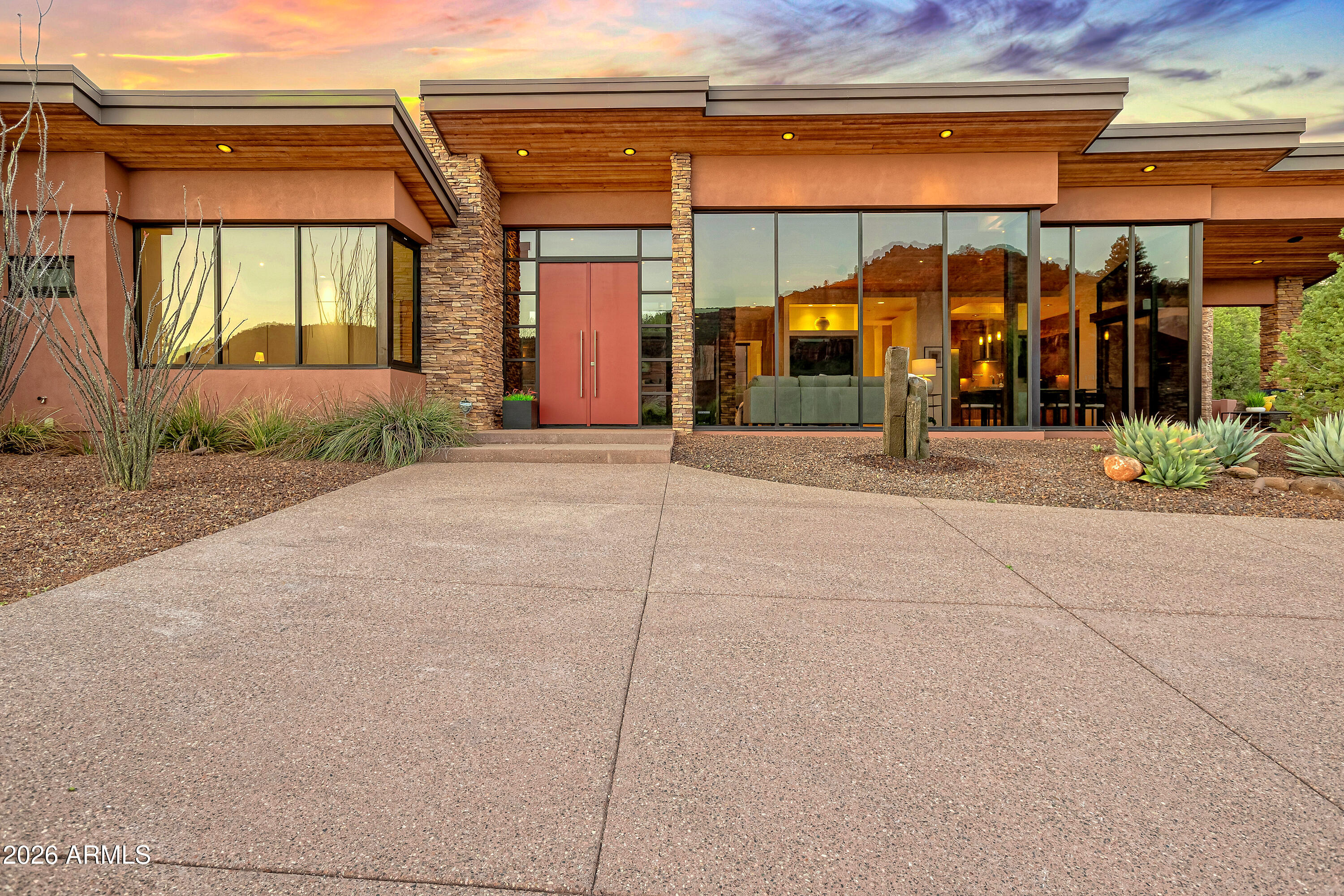 290 Cross Creek Circle