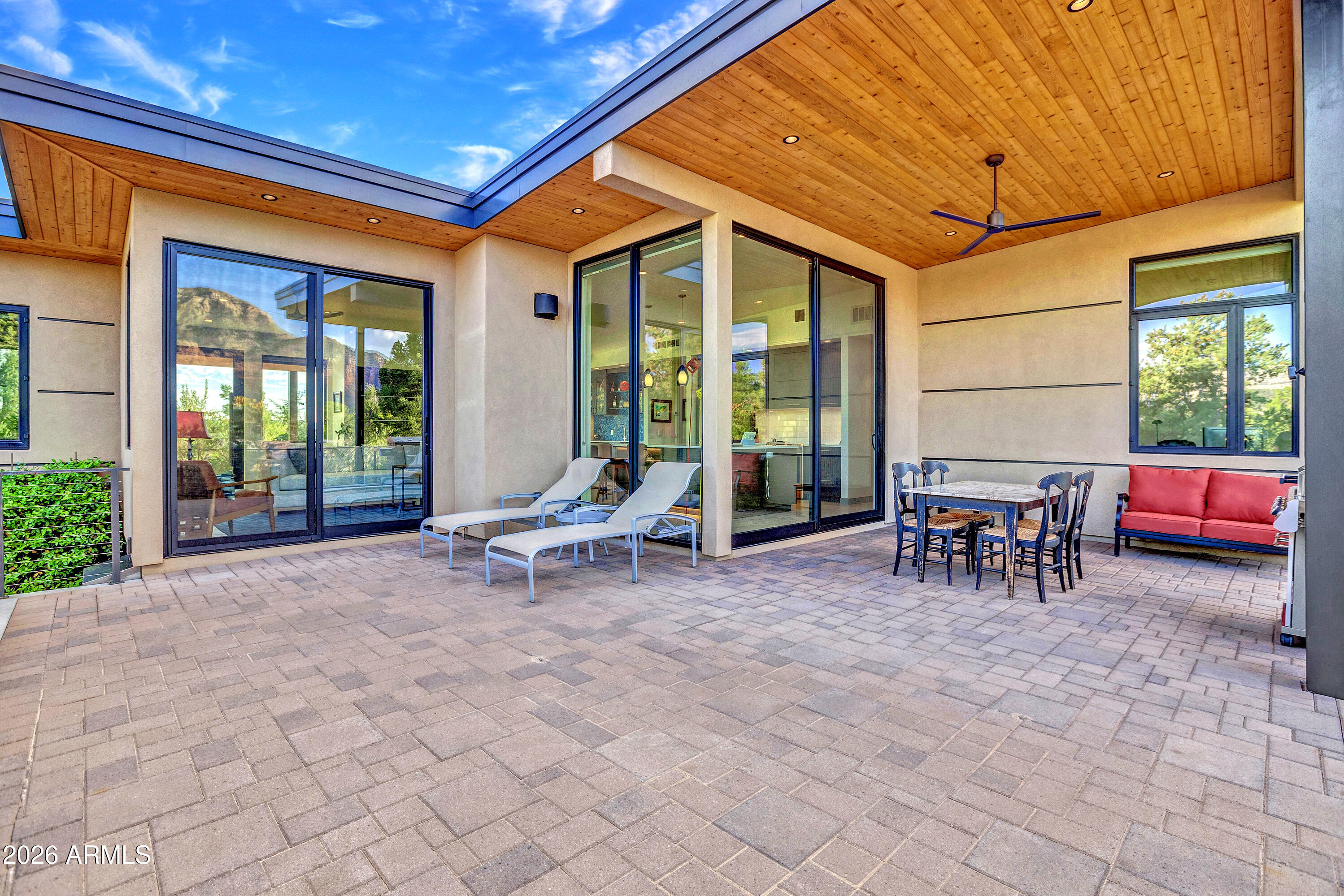 2405 ROADRUNNER Road