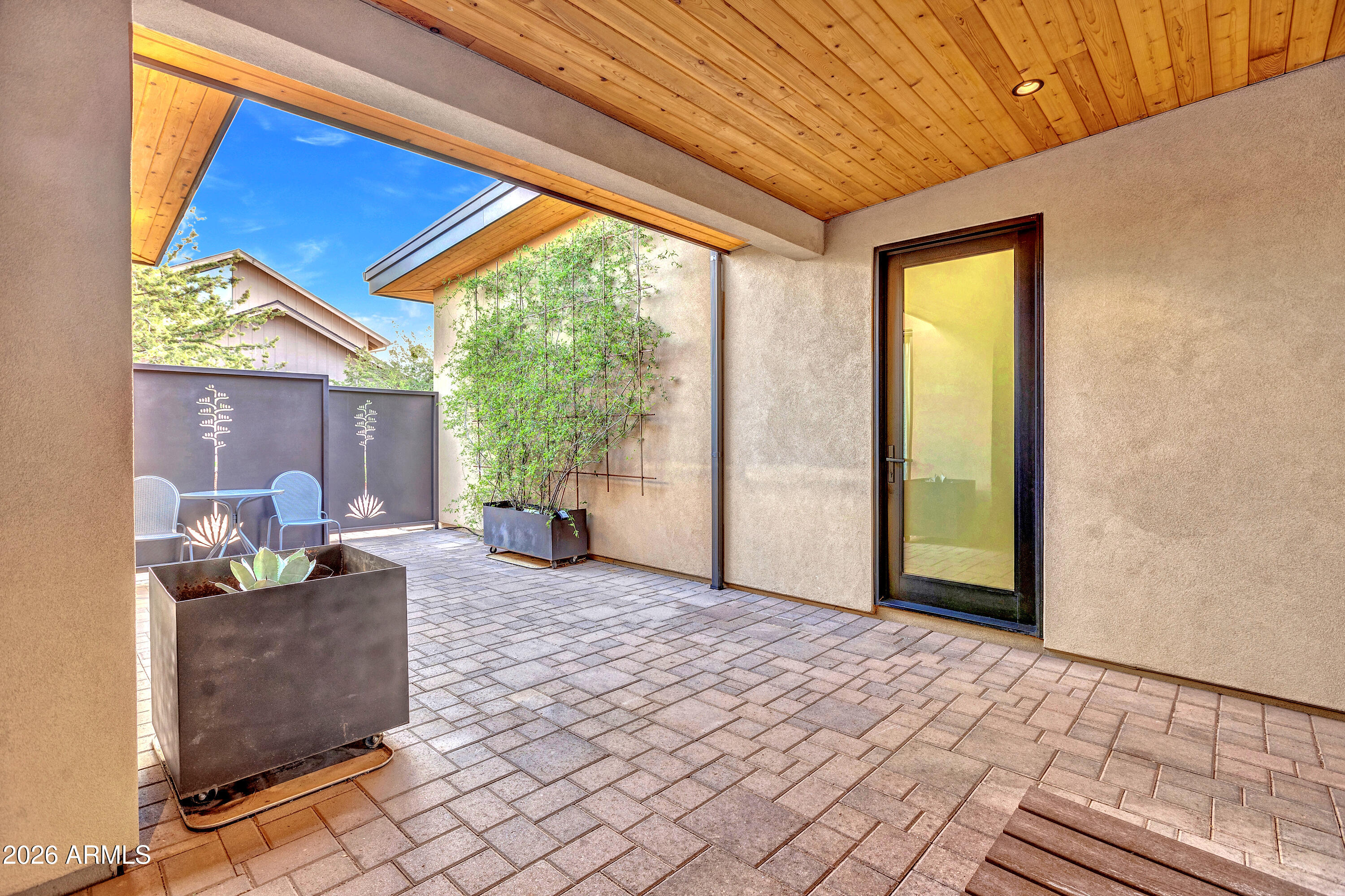 2405 ROADRUNNER Road
