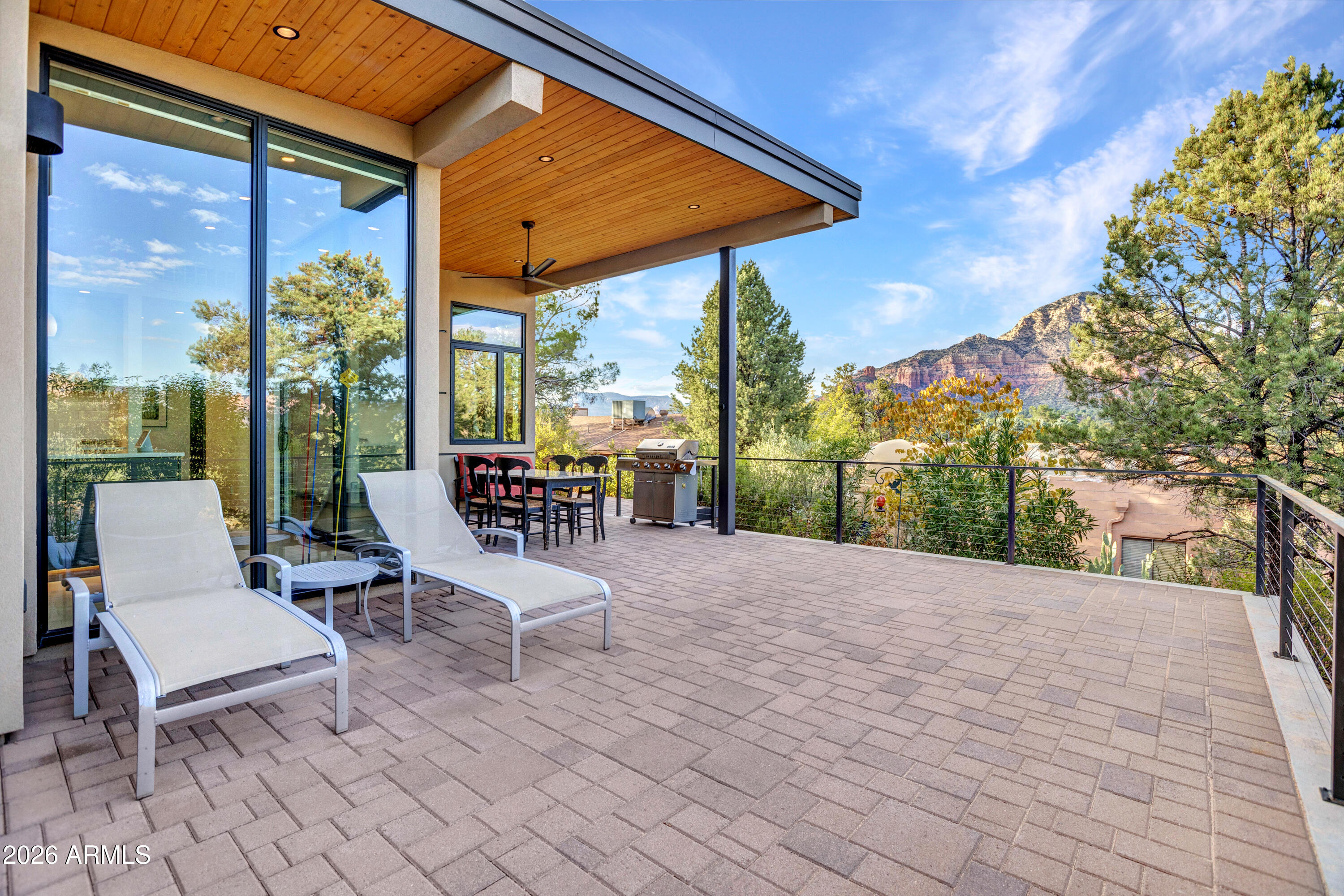 2405 ROADRUNNER Road