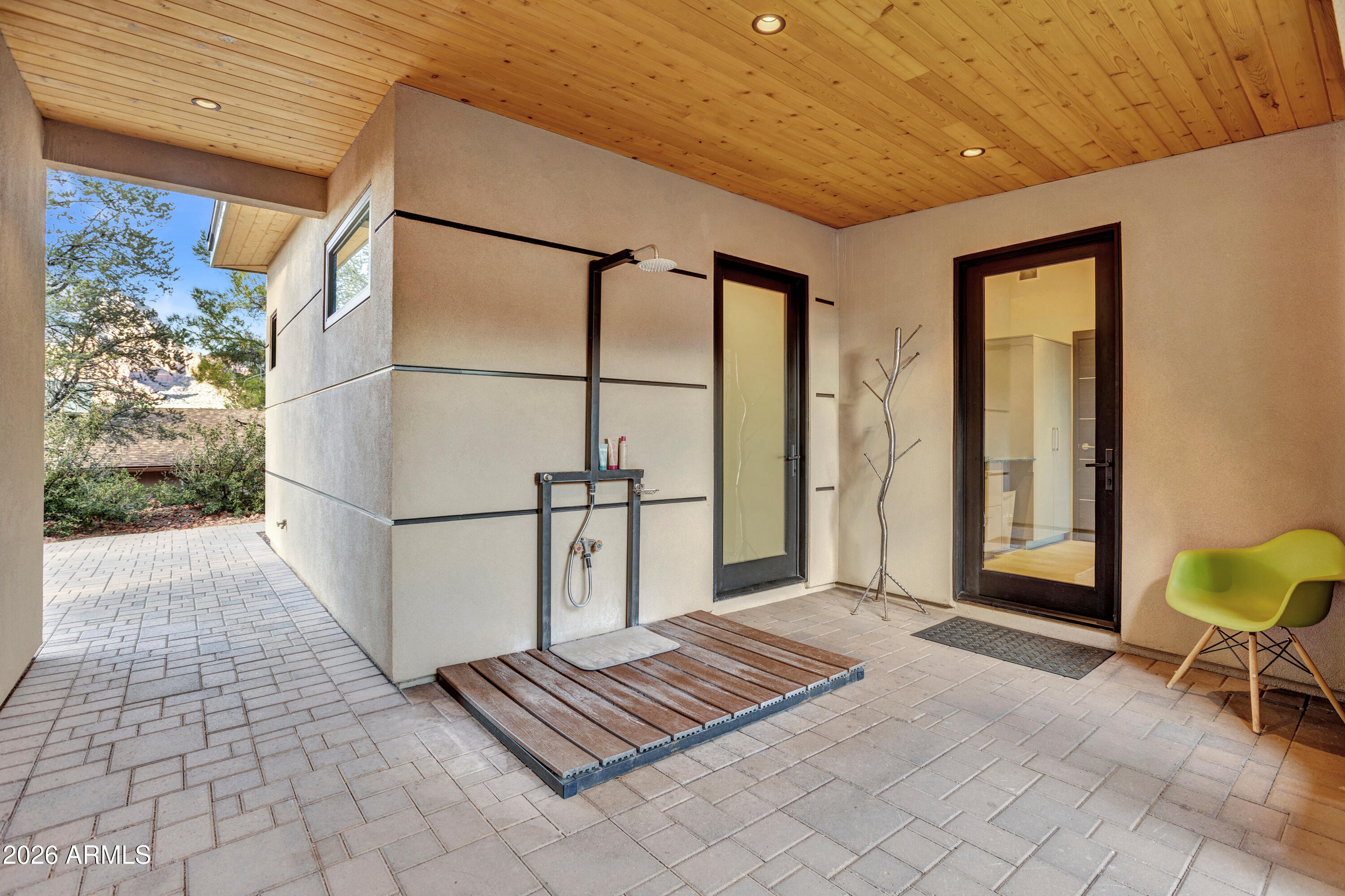 2405 ROADRUNNER Road