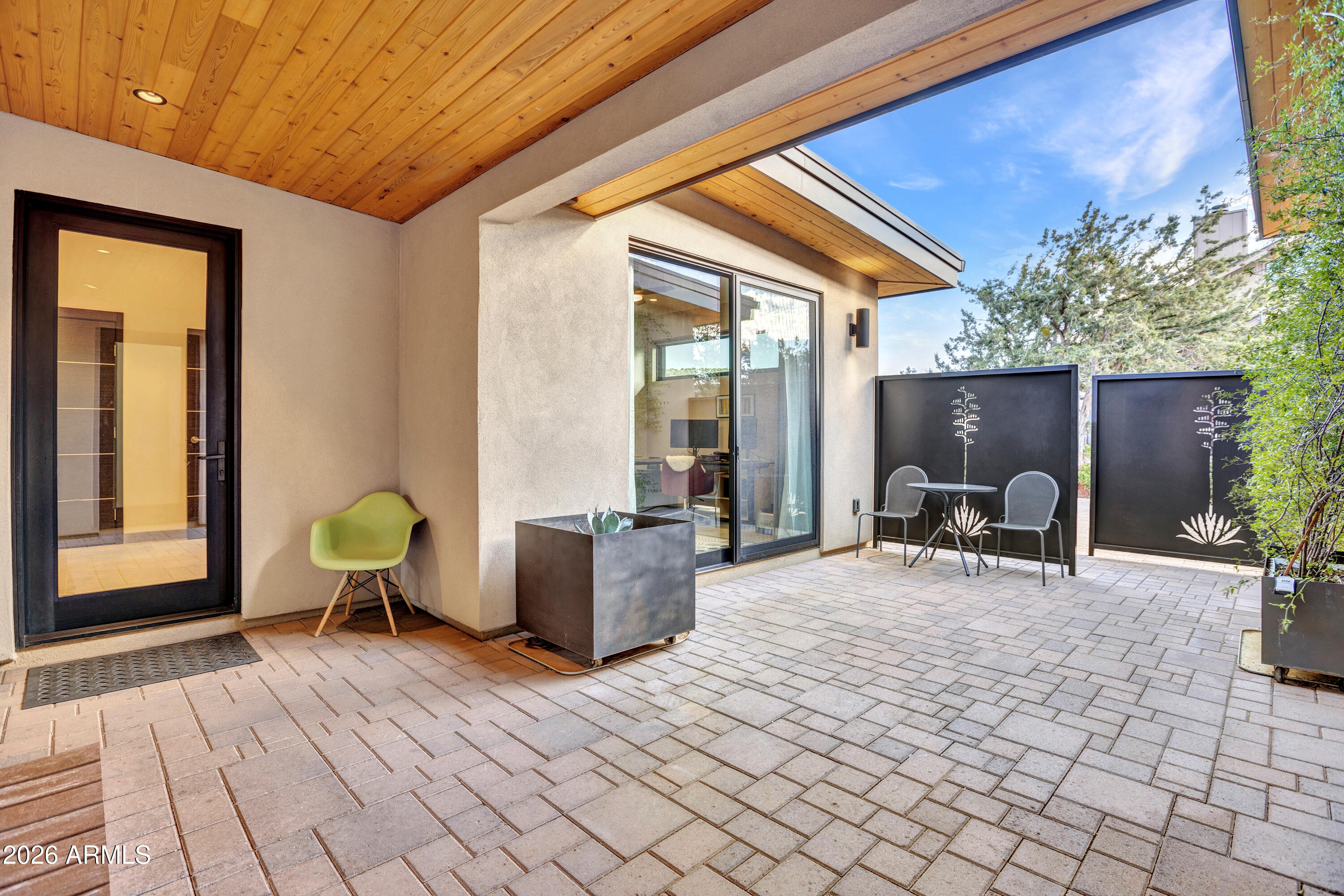 2405 ROADRUNNER Road