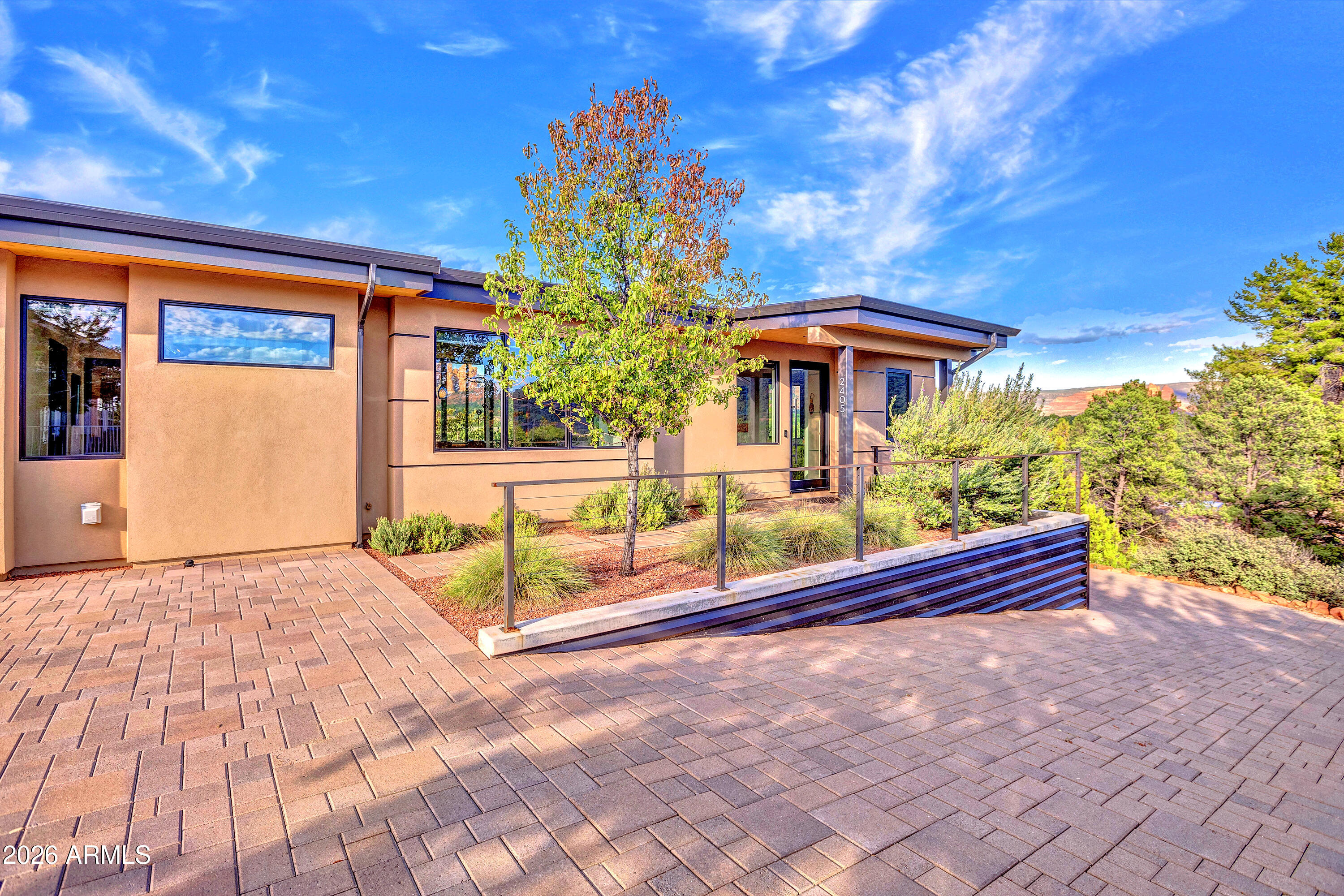 2405 ROADRUNNER Road