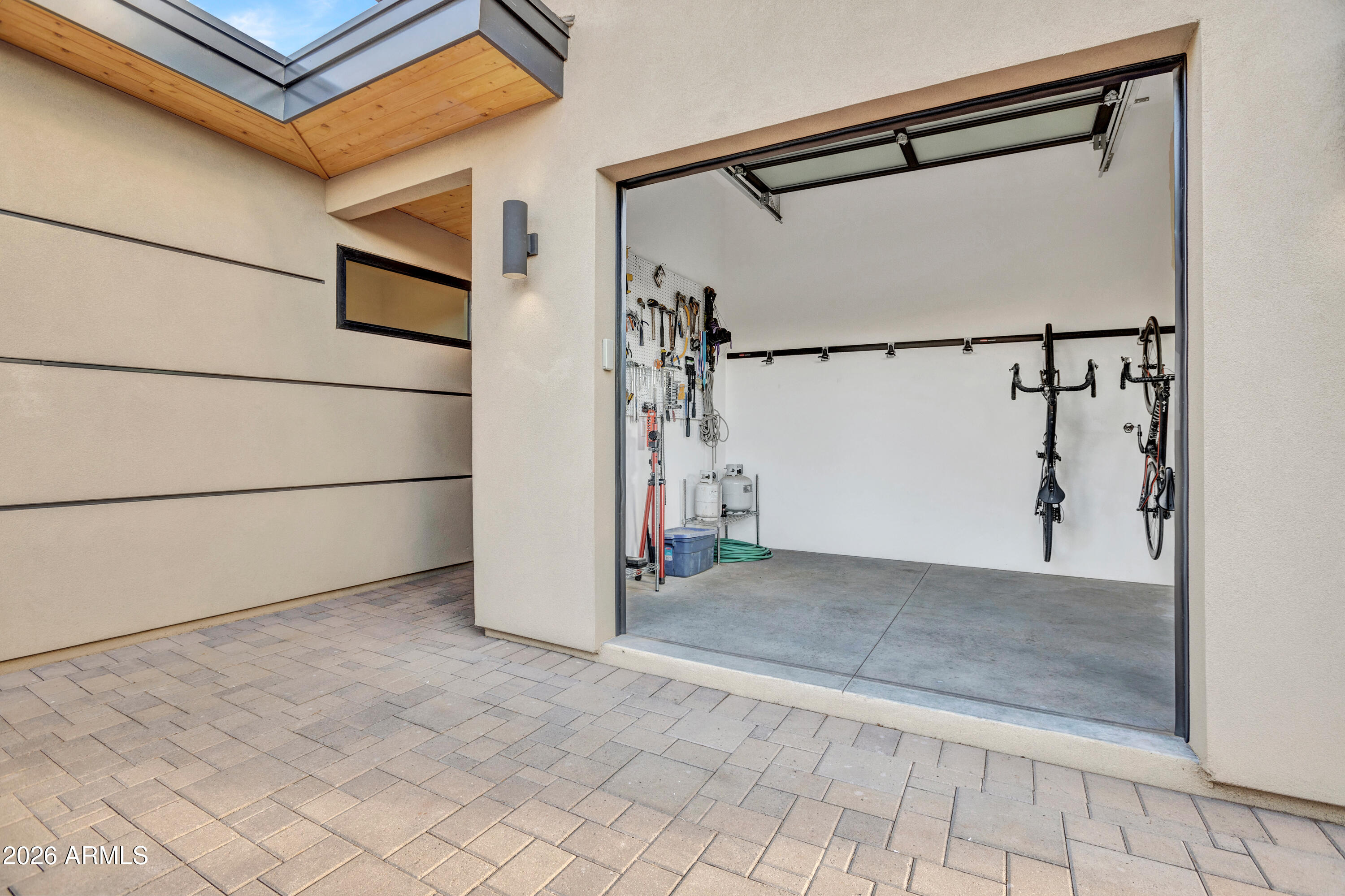 2405 ROADRUNNER Road