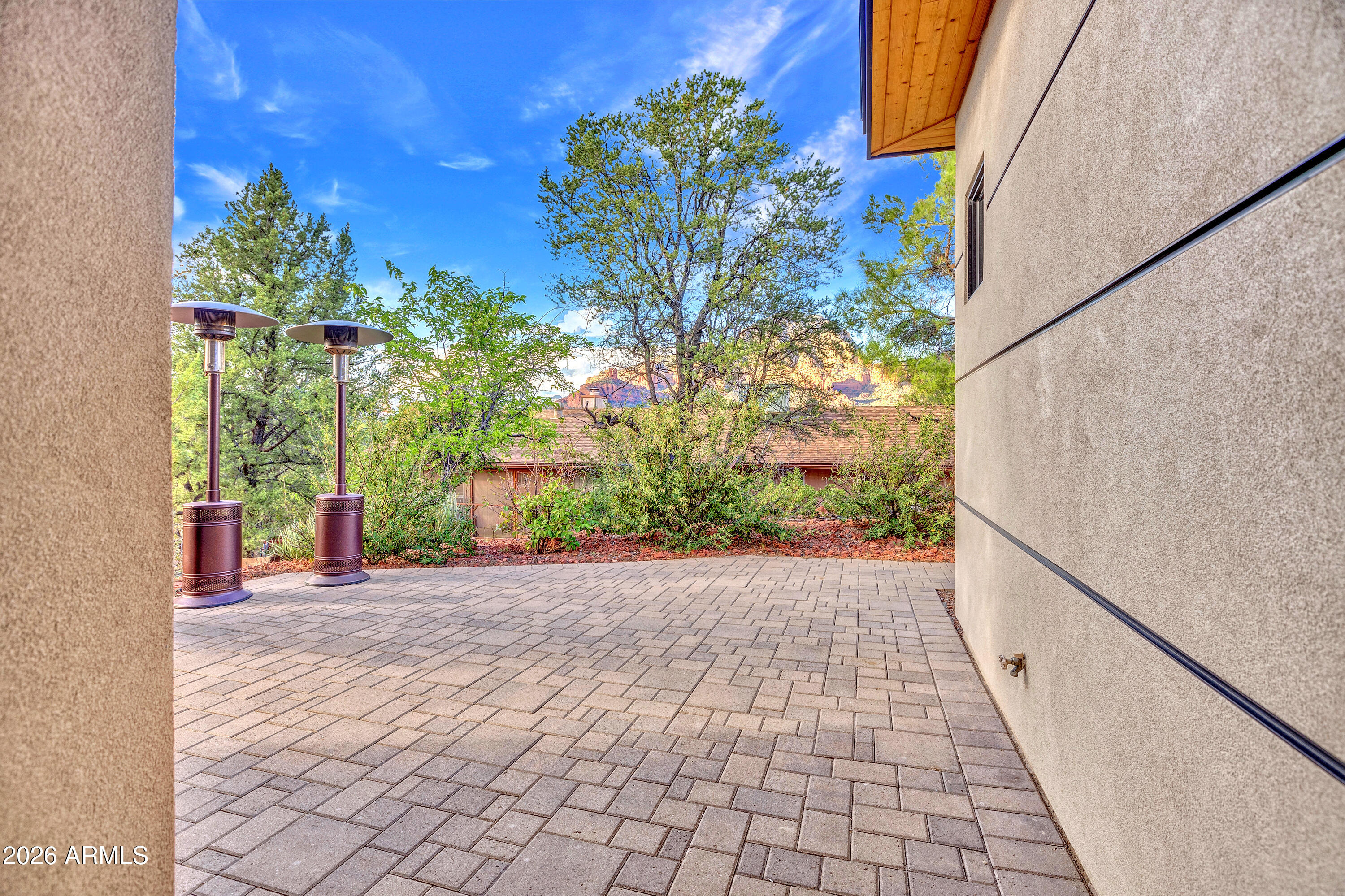 2405 ROADRUNNER Road