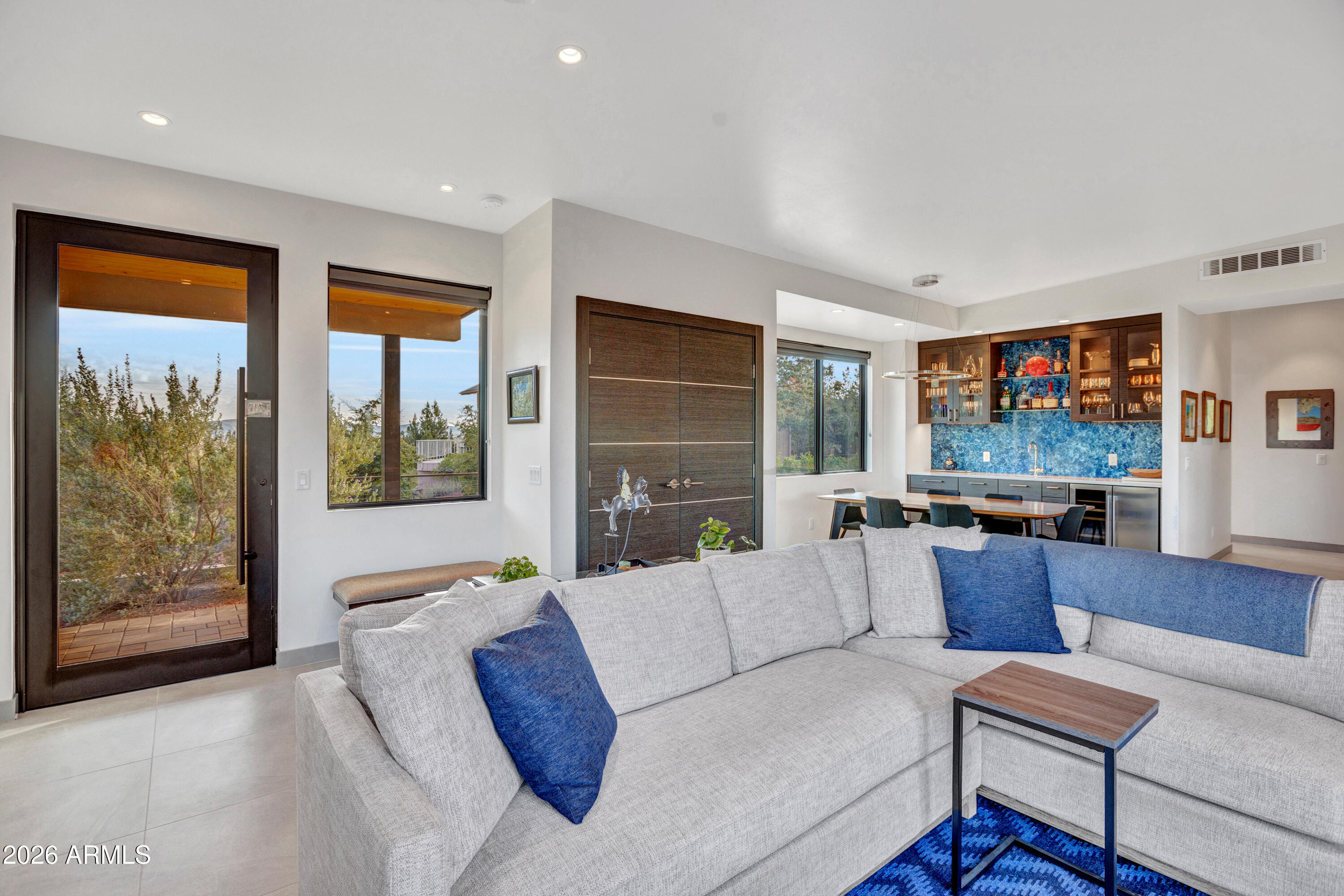 2405 ROADRUNNER Road