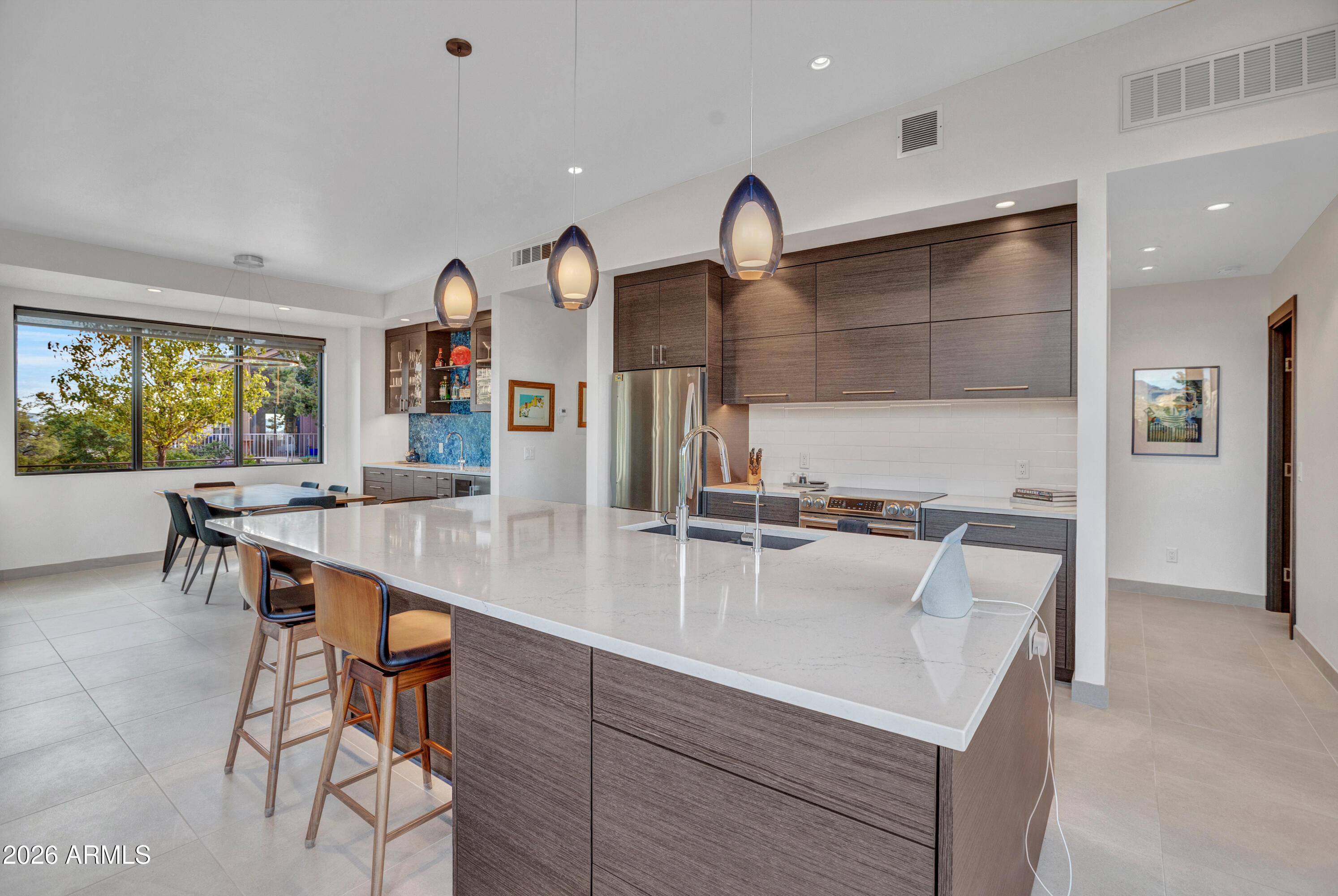 2405 ROADRUNNER Road