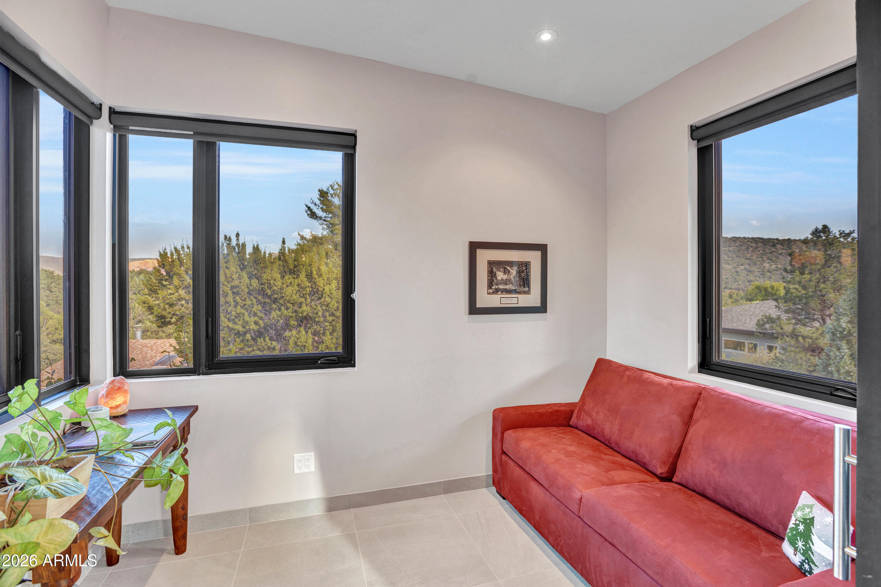 2405 ROADRUNNER Road