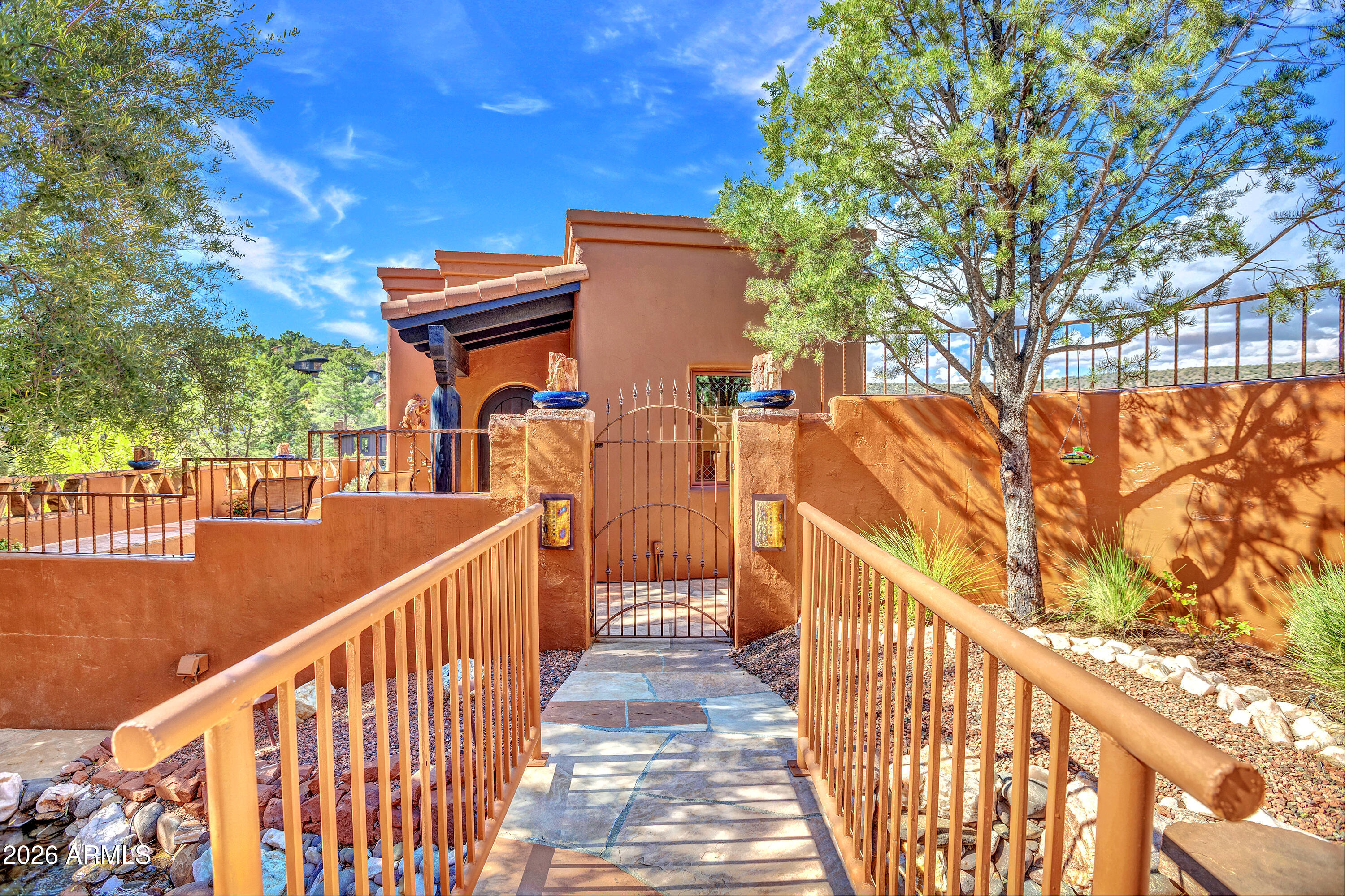 809 W CHAPEL Road