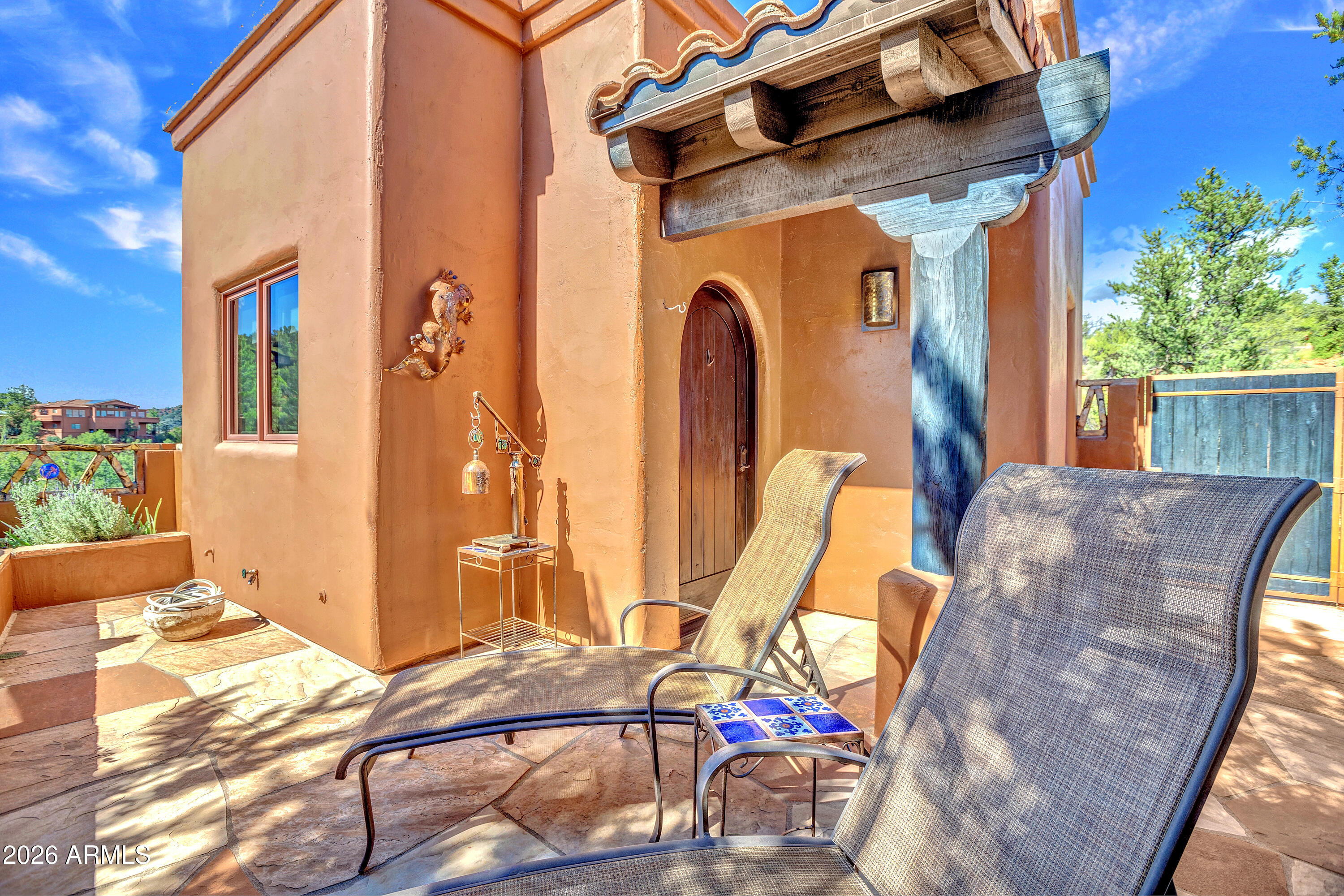 809 W CHAPEL Road