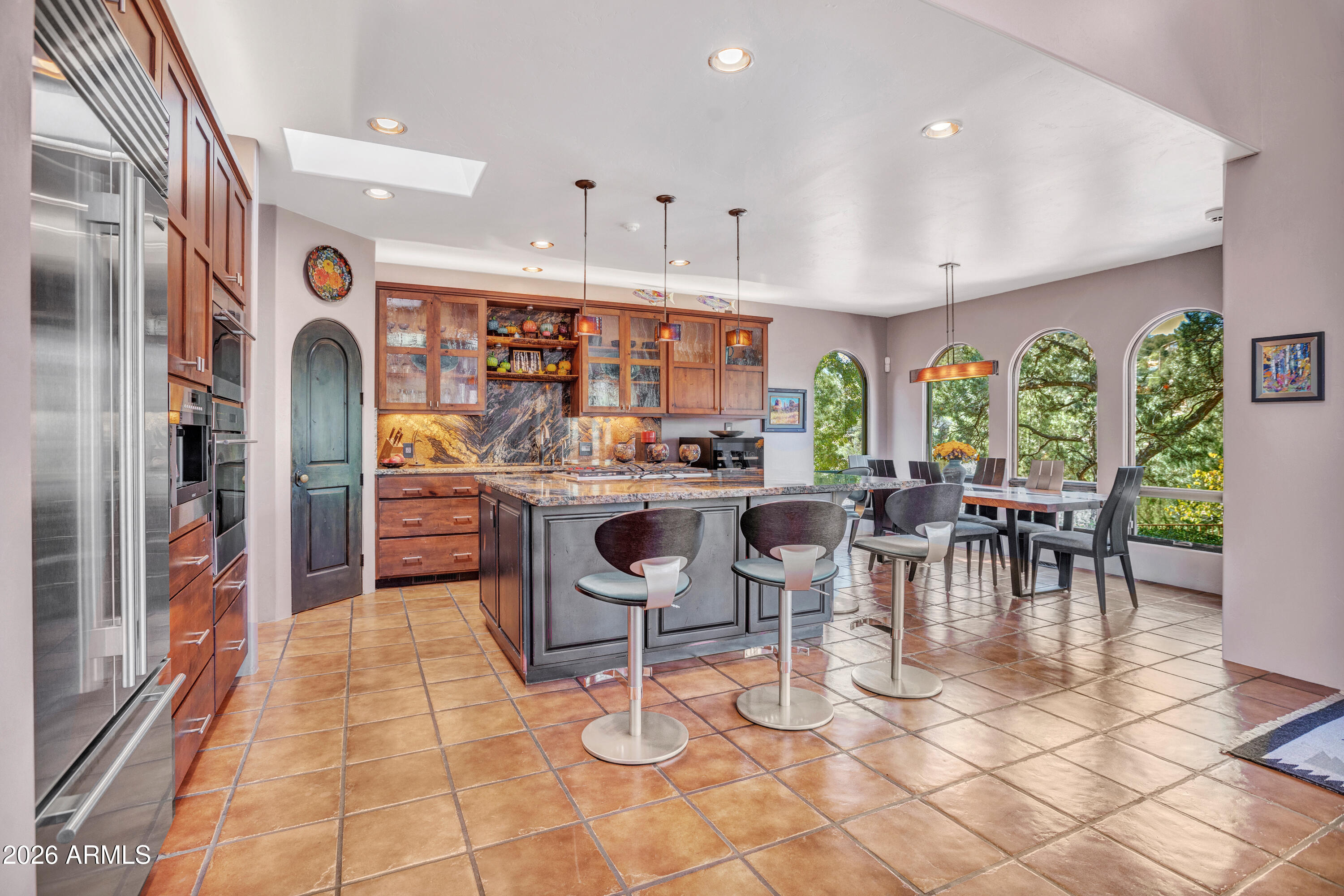 809 W CHAPEL Road