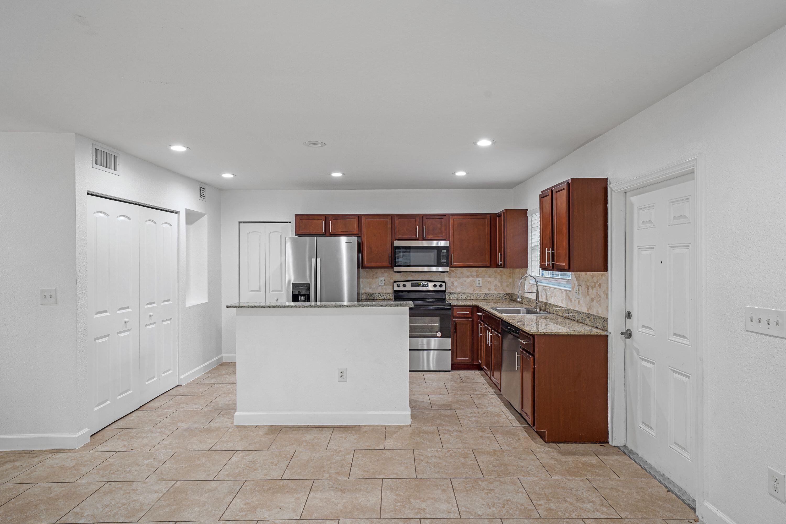 3525 NW 114th Lane 3529