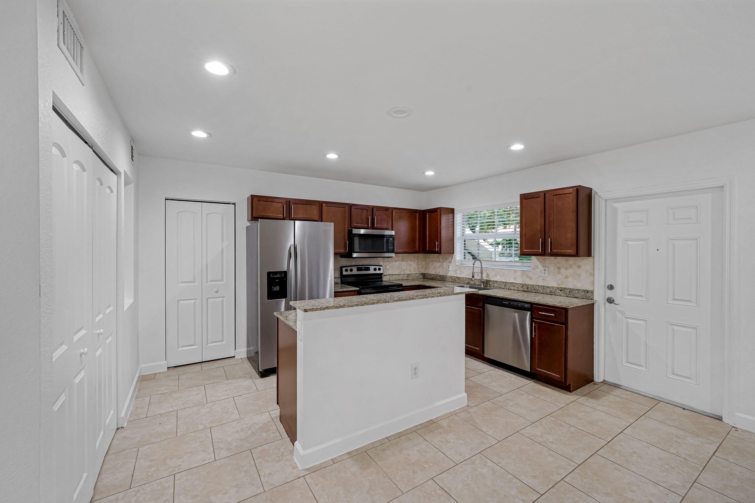 3525 NW 114th Lane 3529