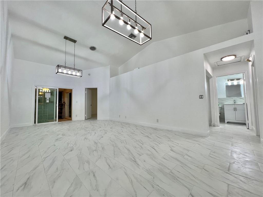 6071 NW 92nd Ave