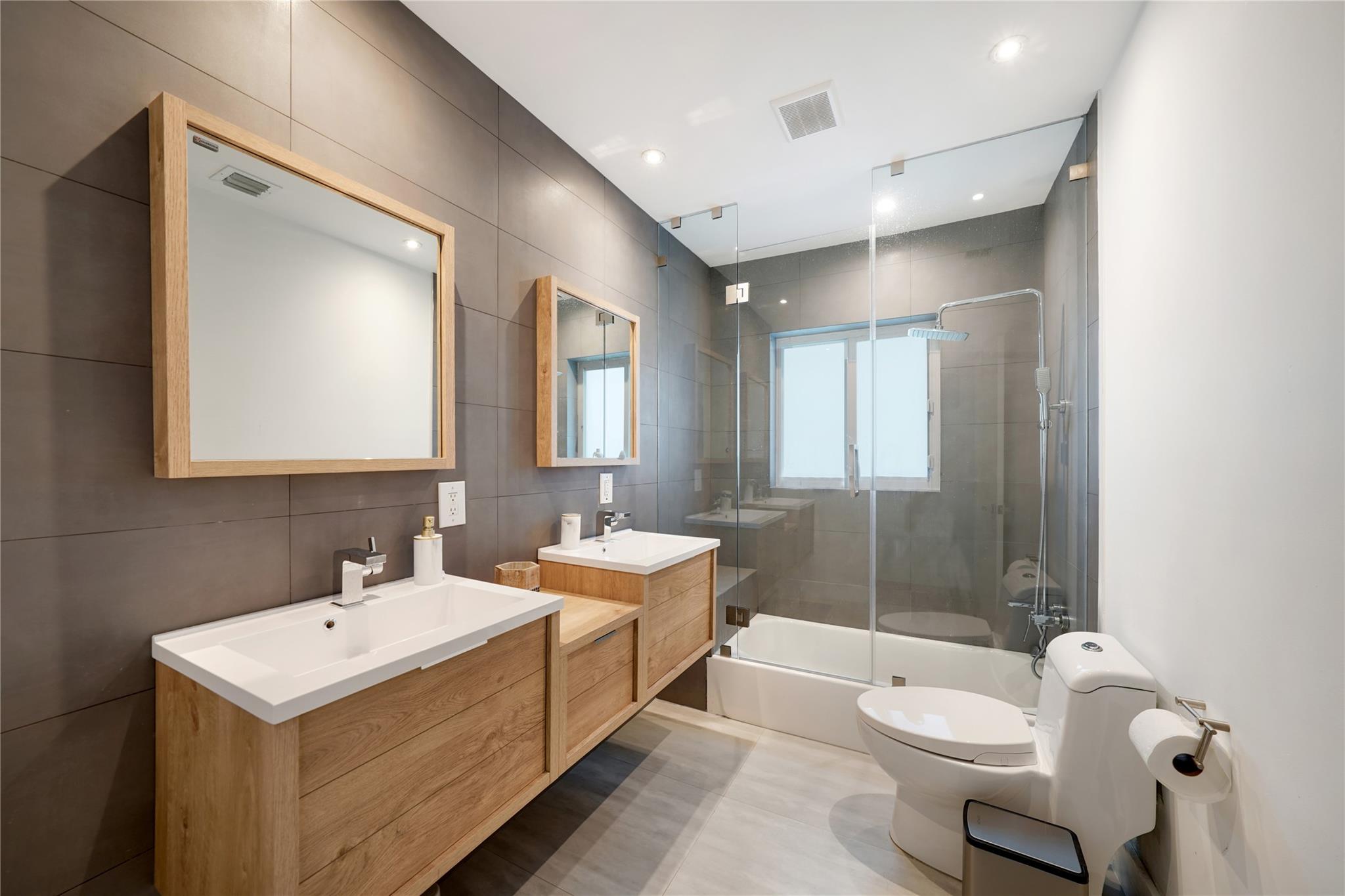 580 NE 106th Street