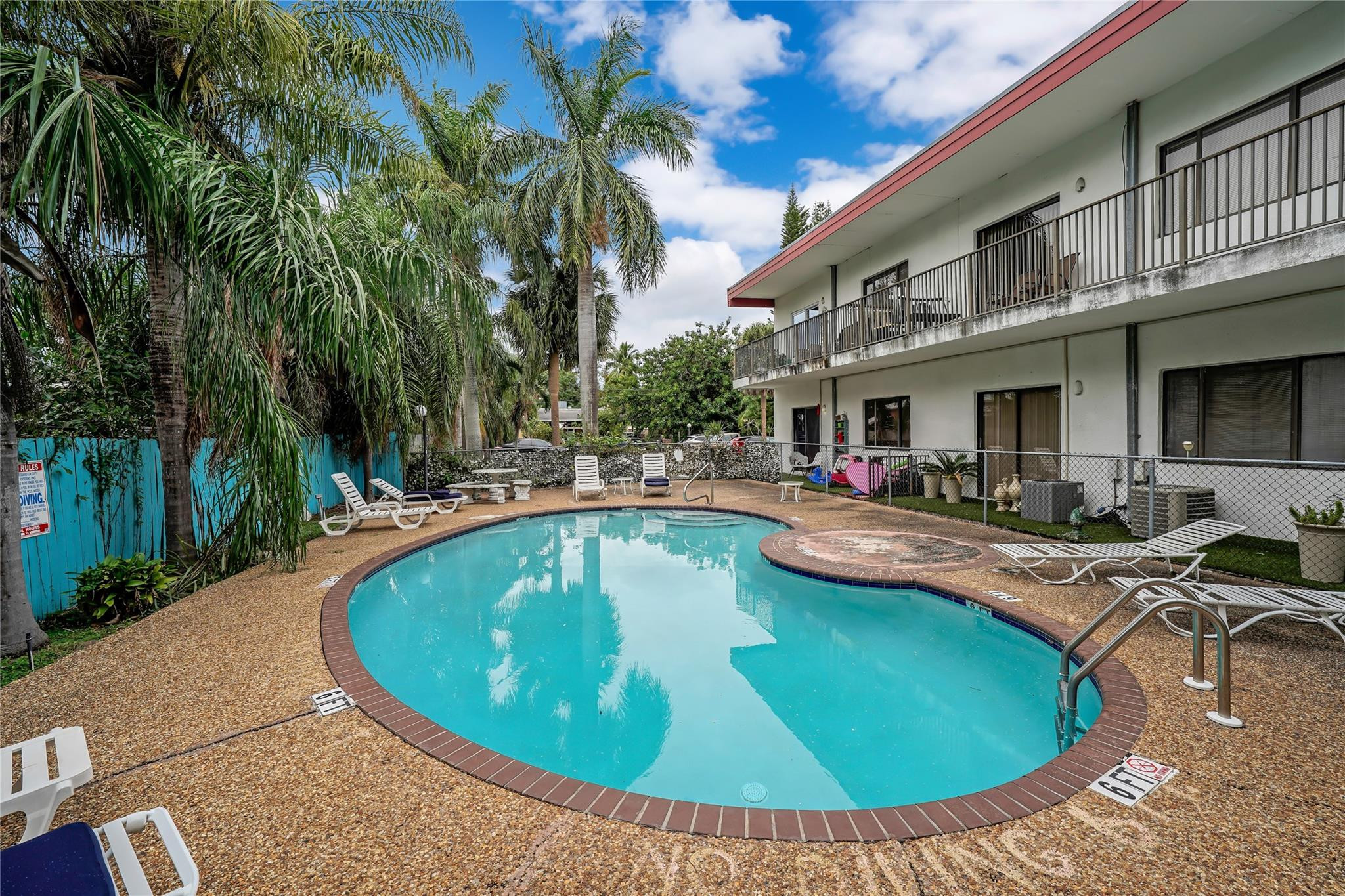 2514 Taylor Street 10