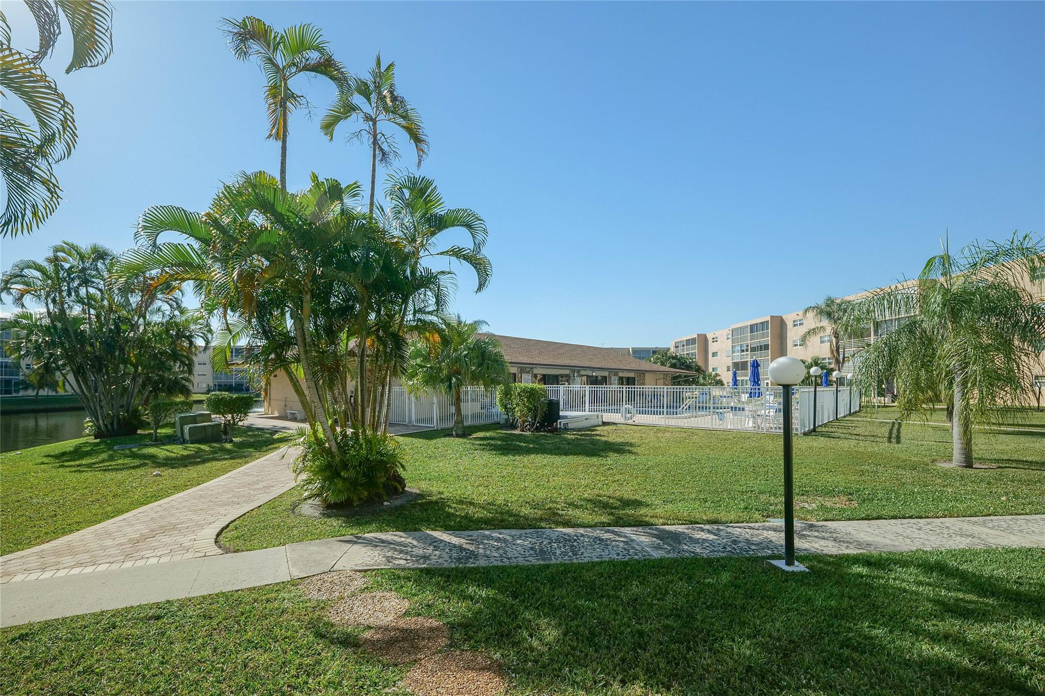 414 SE 10th St 101