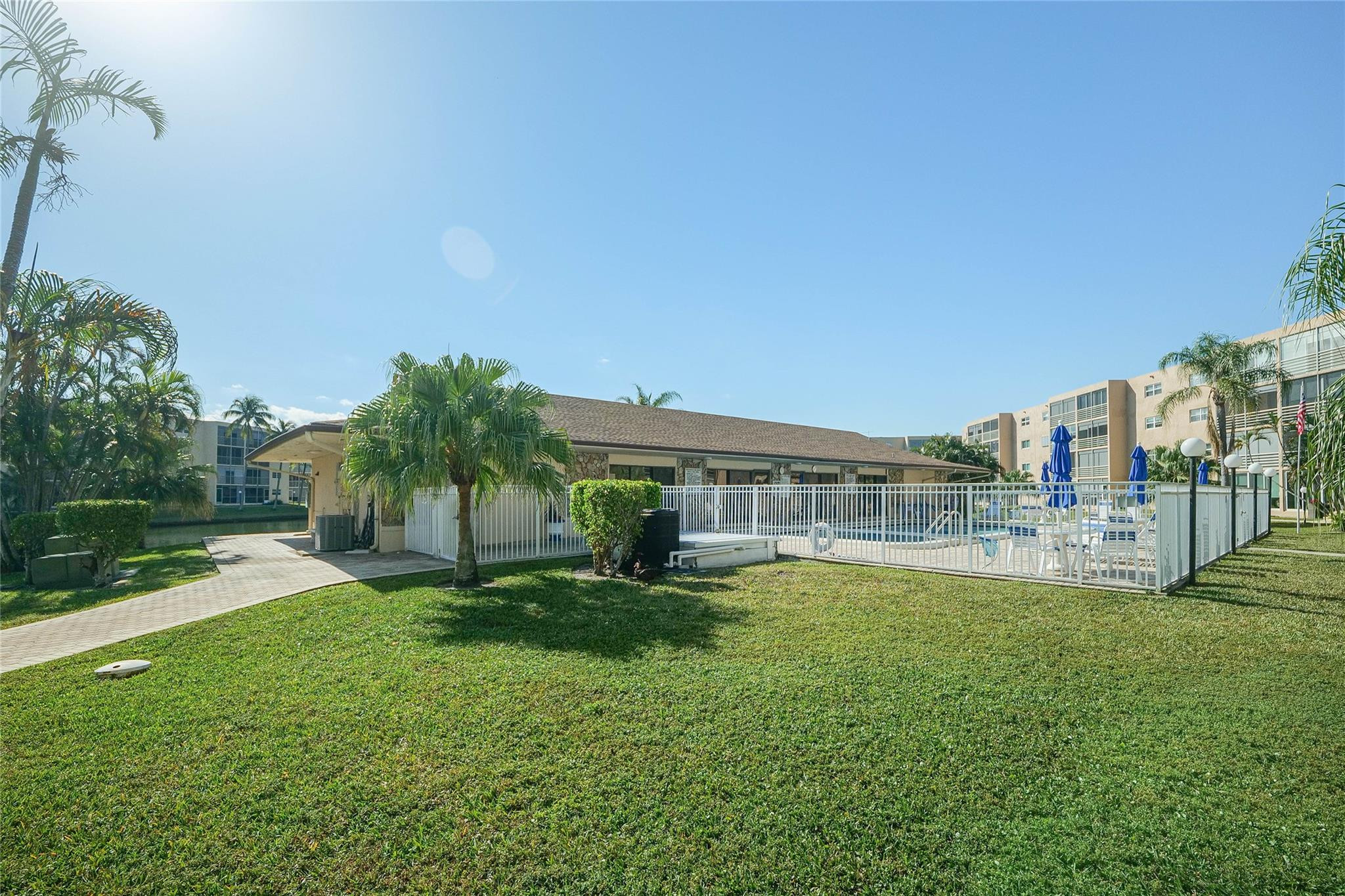 414 SE 10th St 101