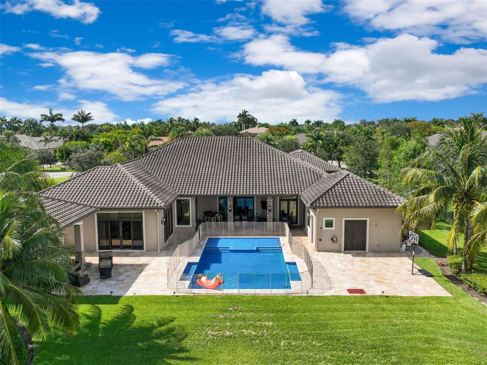 10500 N Camelot Cir