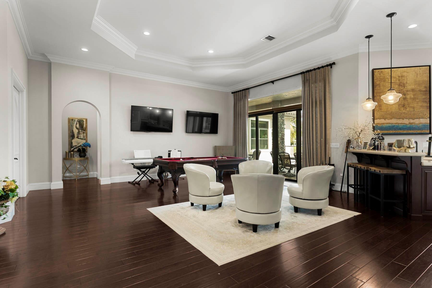 10500 N Camelot Cir