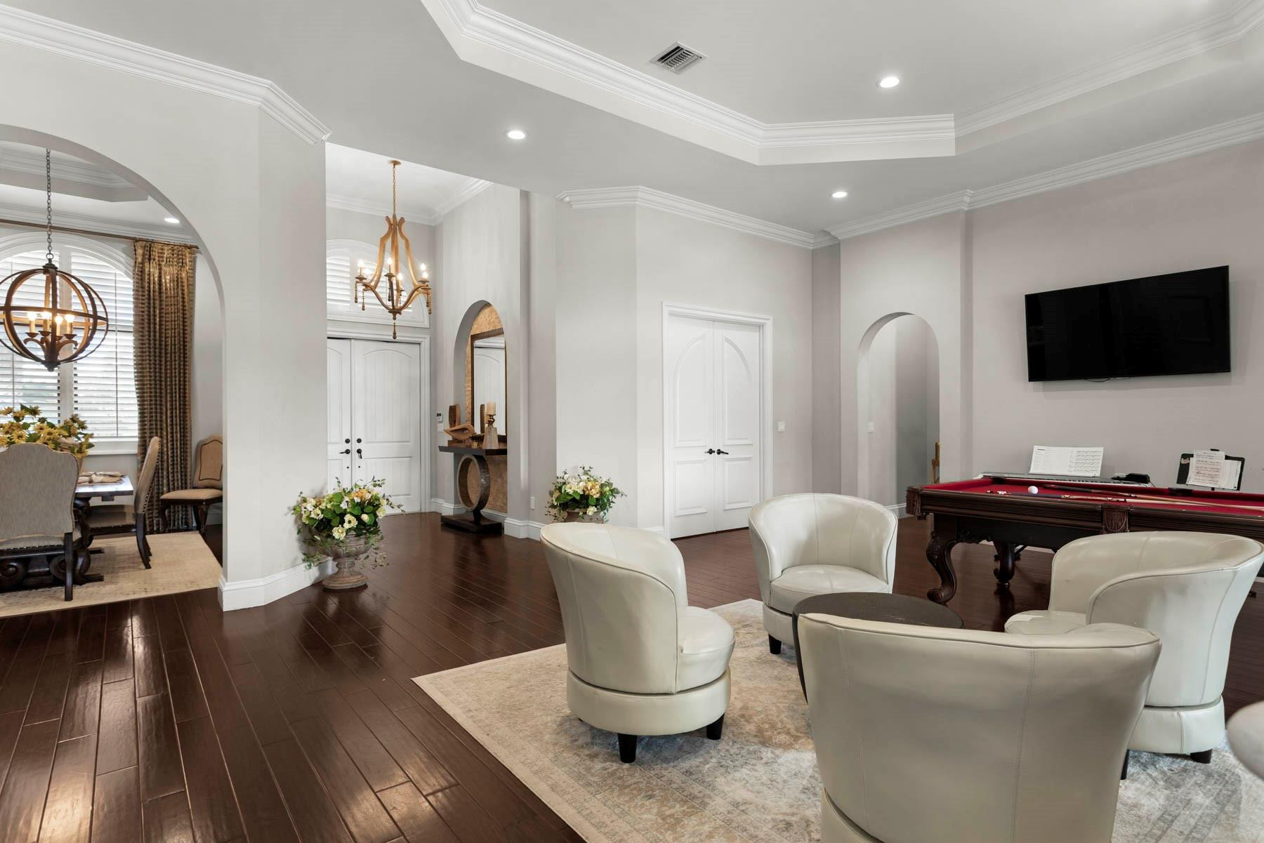 10500 N Camelot Cir