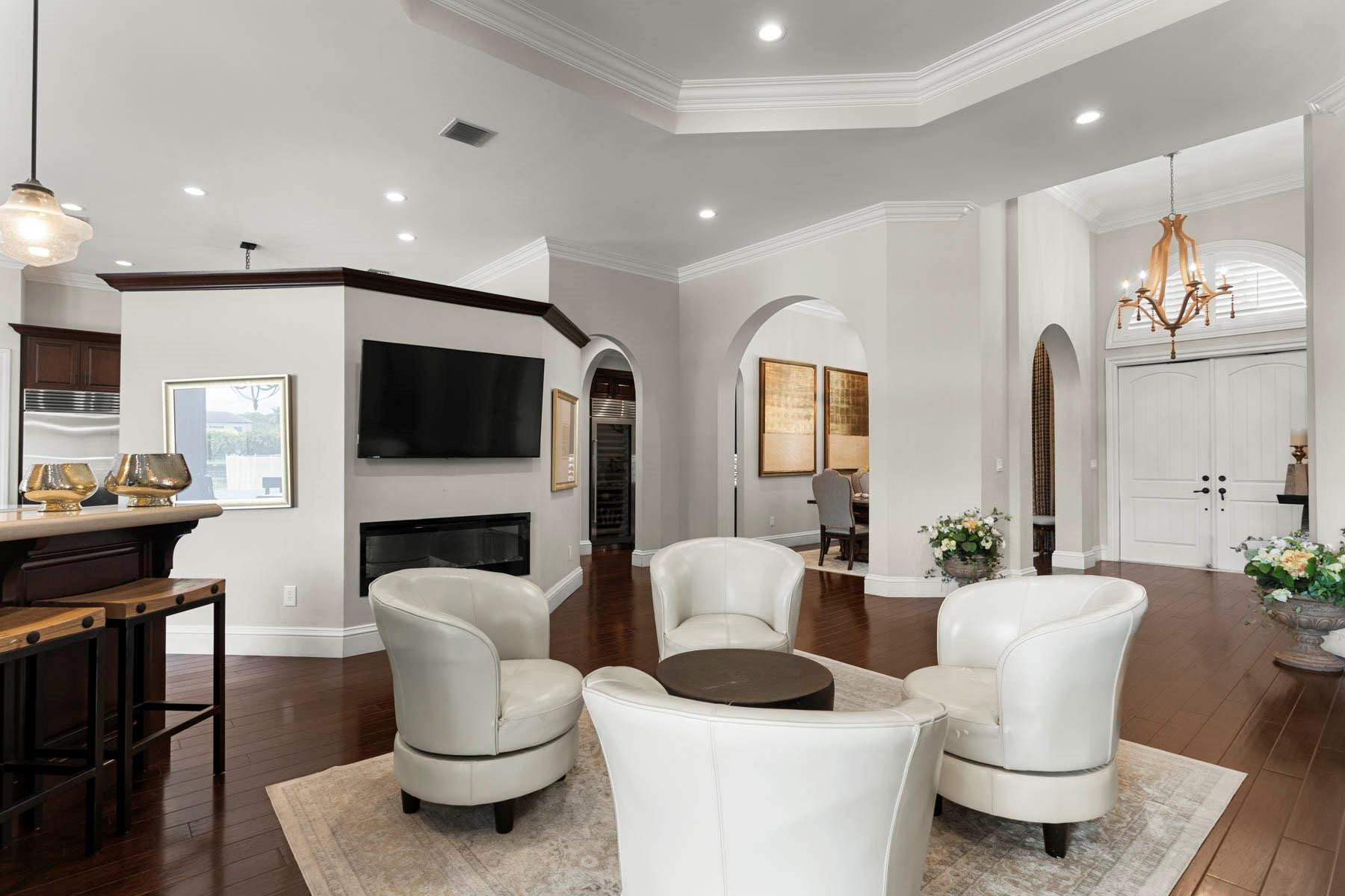 10500 N Camelot Cir