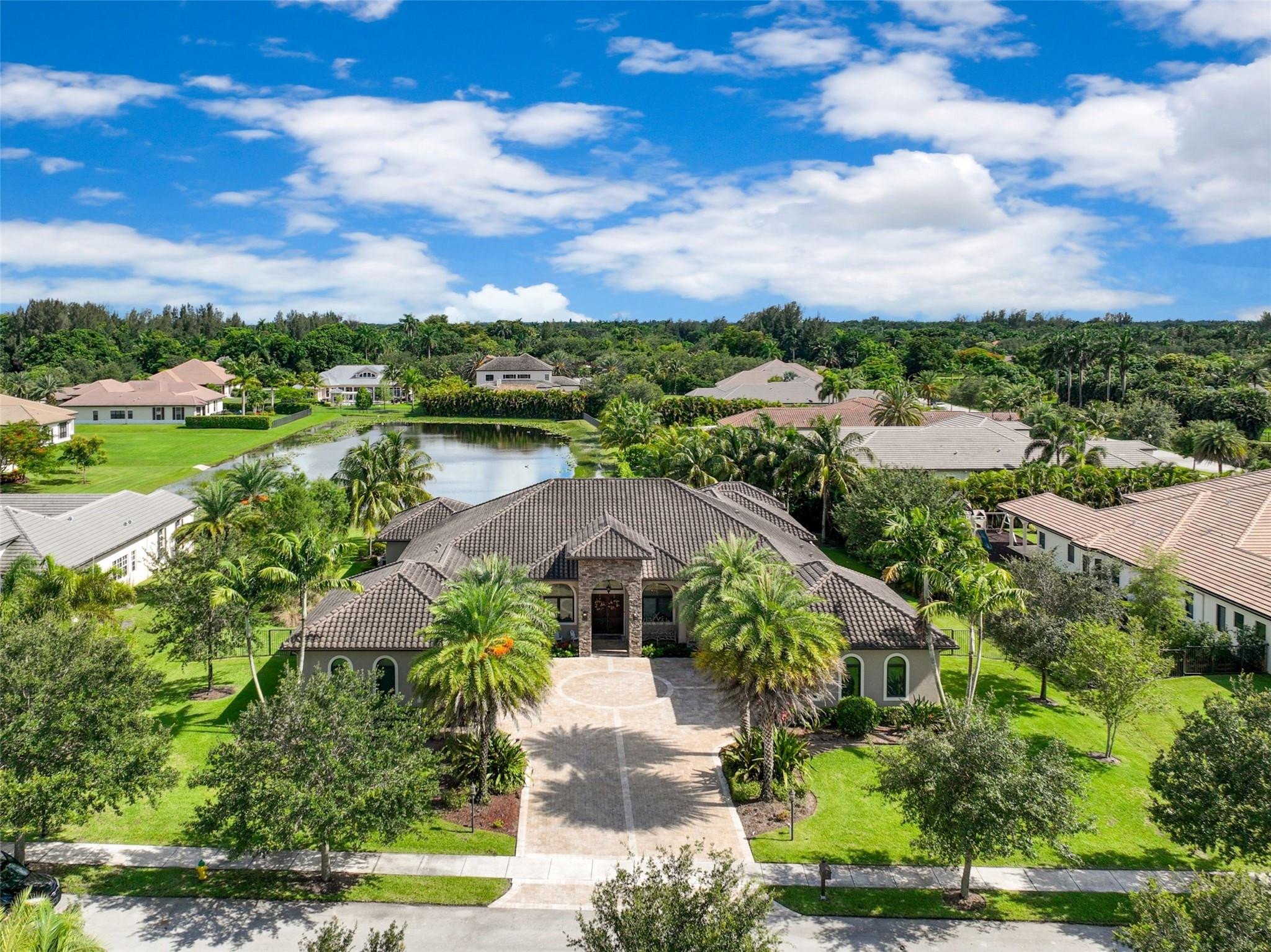 10500 N Camelot Cir