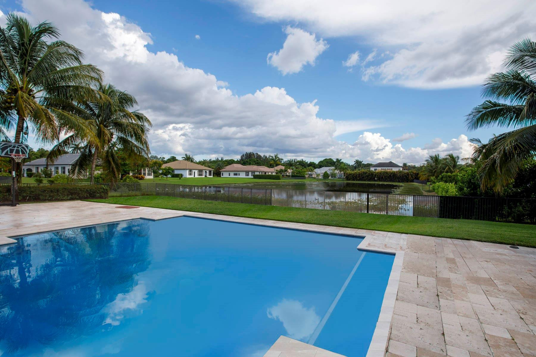 10500 N Camelot Cir