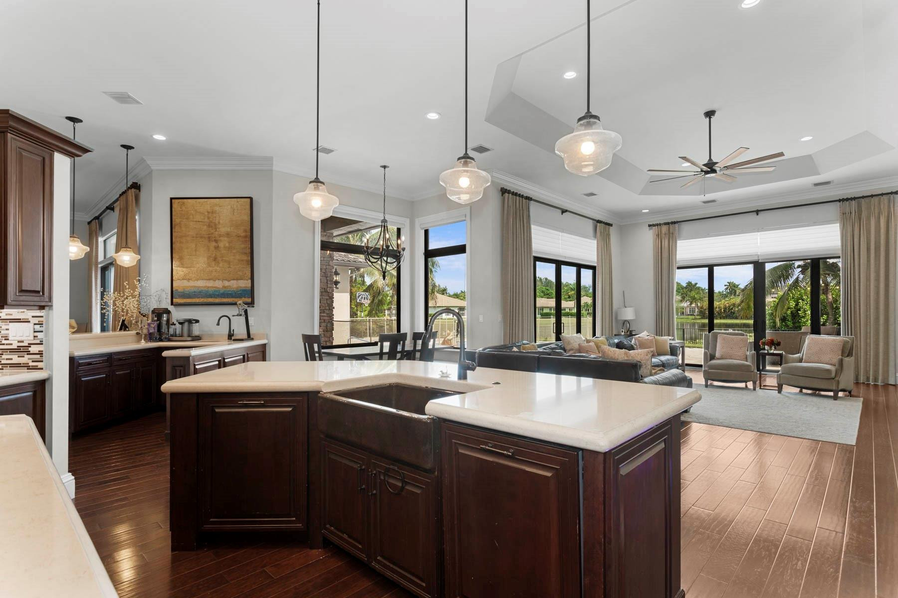 10500 N Camelot Cir