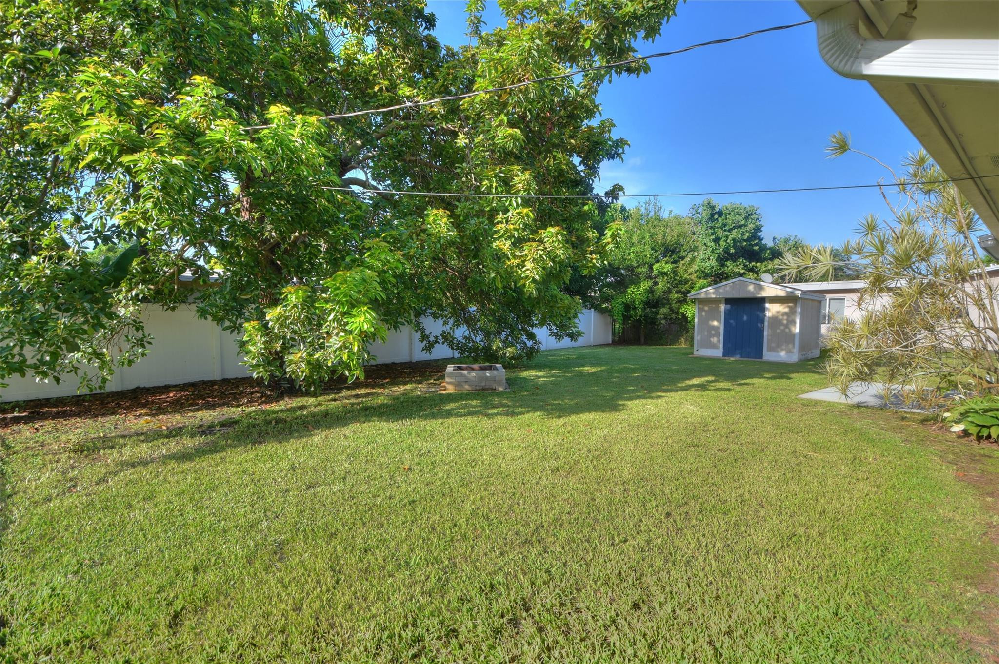 6897 NW 12th Ct