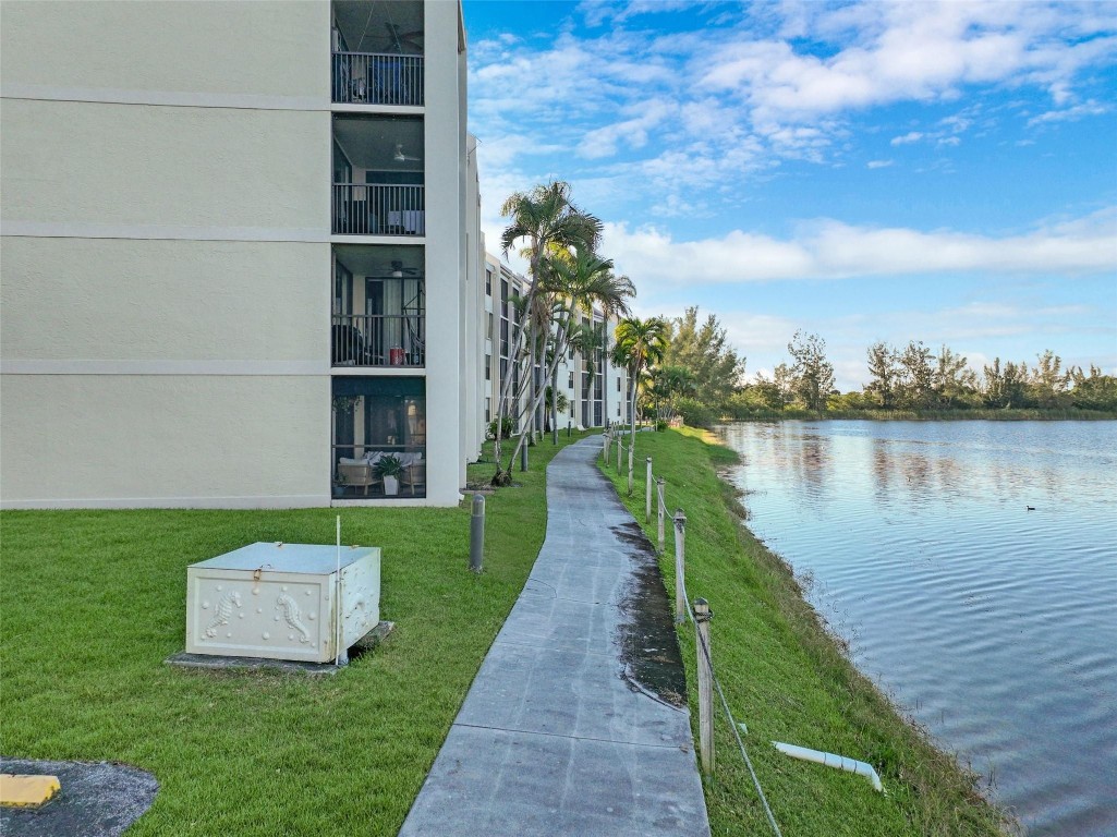 118 Lake Emerald Dr 107