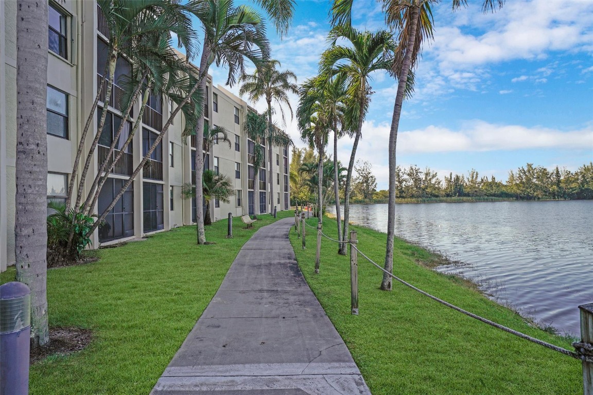 118 Lake Emerald Dr 107