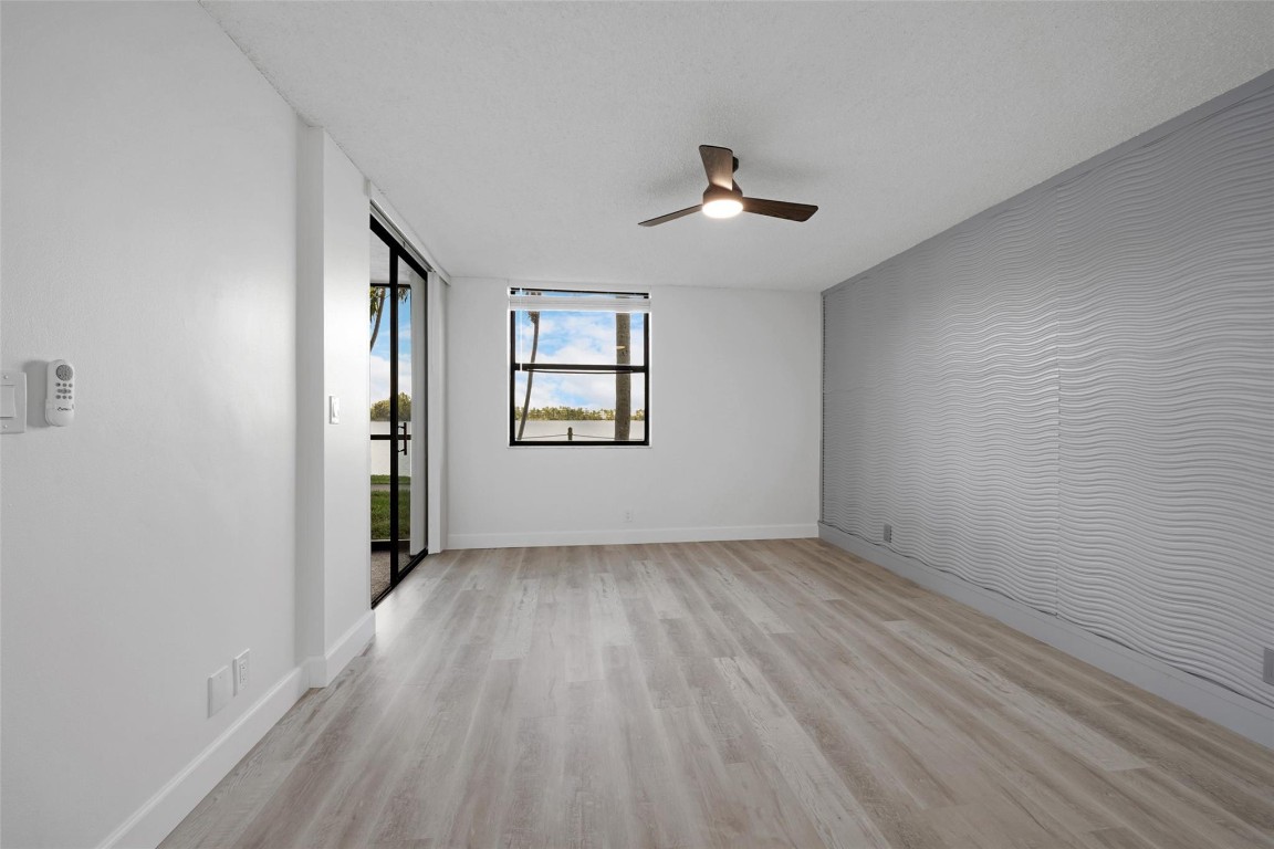 118 Lake Emerald Dr 107
