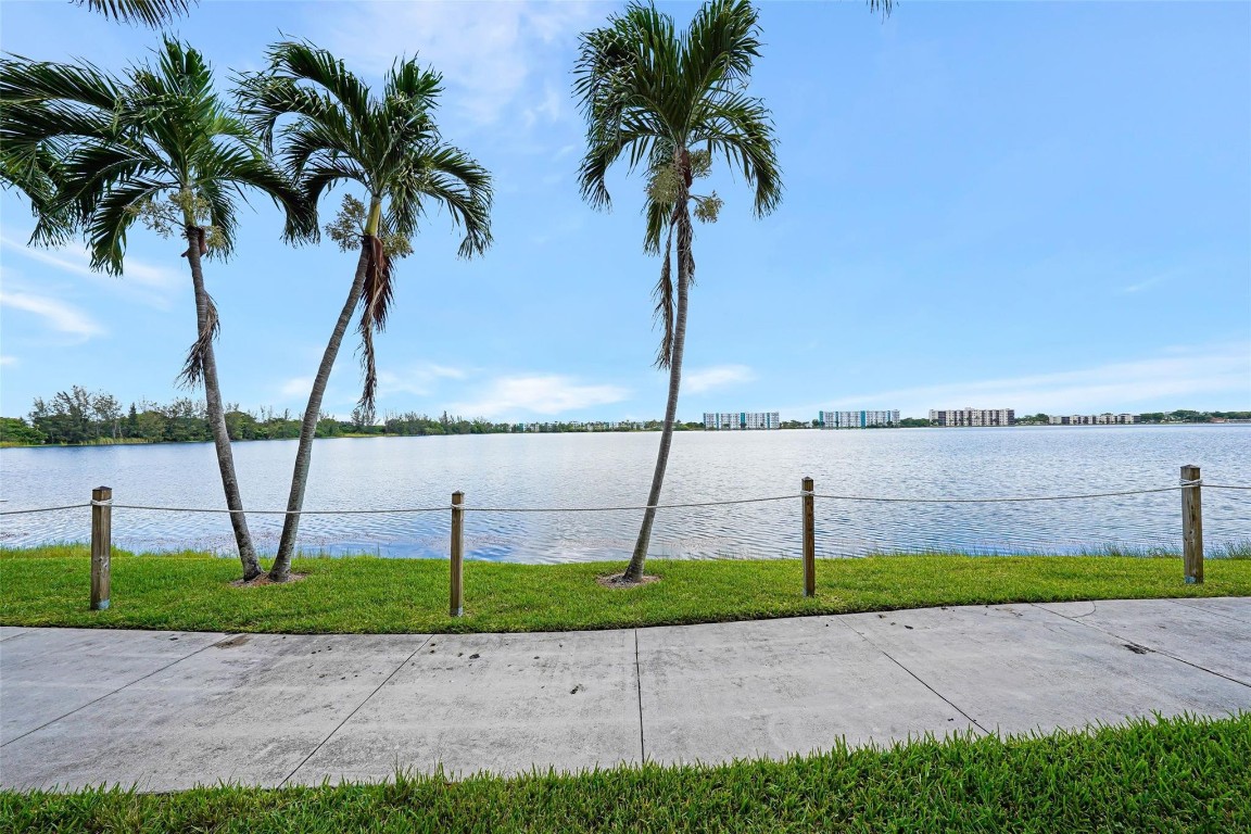 118 Lake Emerald Dr 107