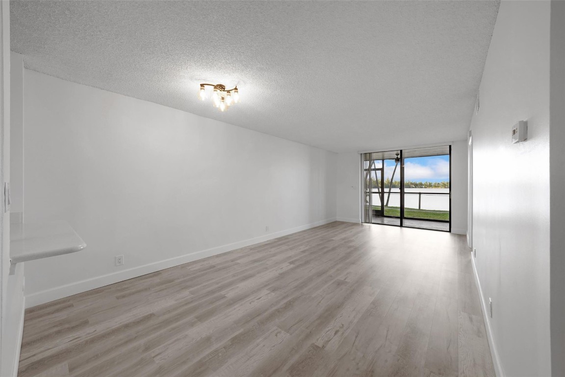 118 Lake Emerald Dr 107