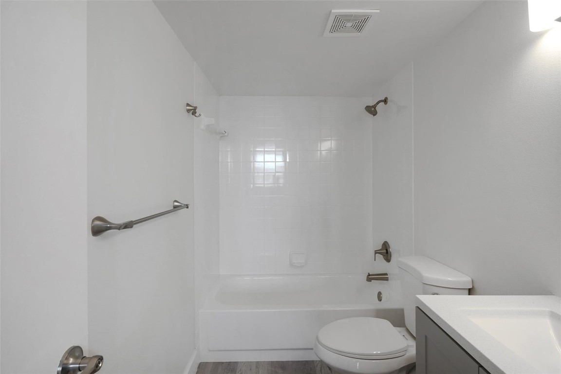 118 Lake Emerald Dr 107