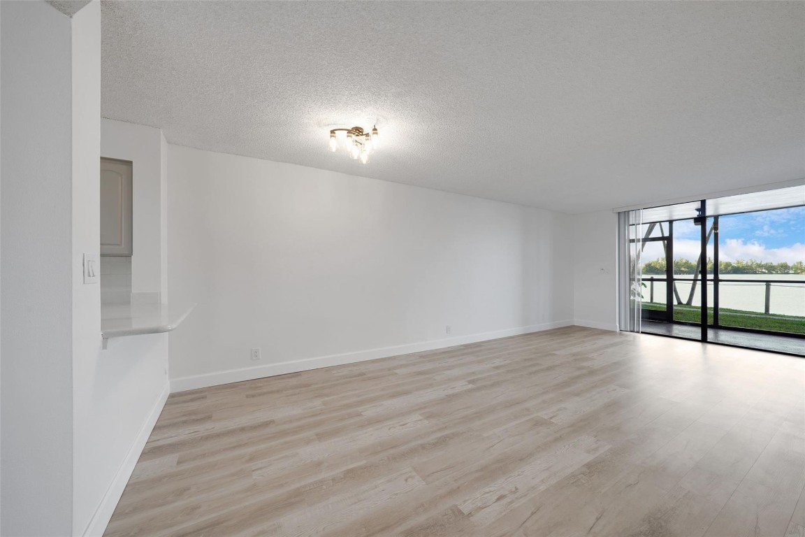 118 Lake Emerald Dr 107