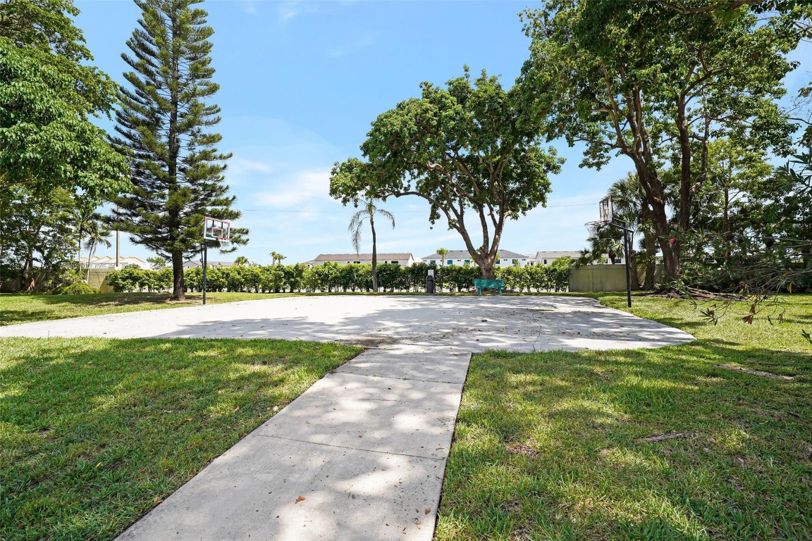 118 Lake Emerald Dr 107