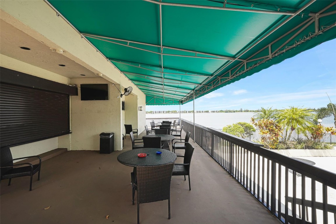 118 Lake Emerald Dr 107