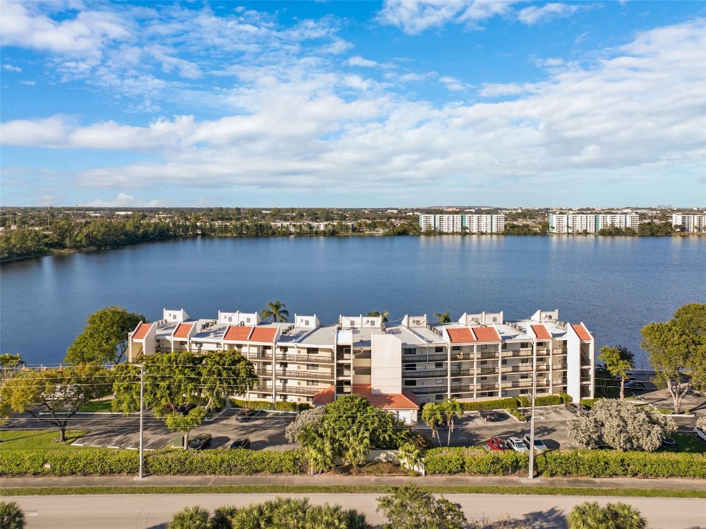 118 Lake Emerald Dr 107