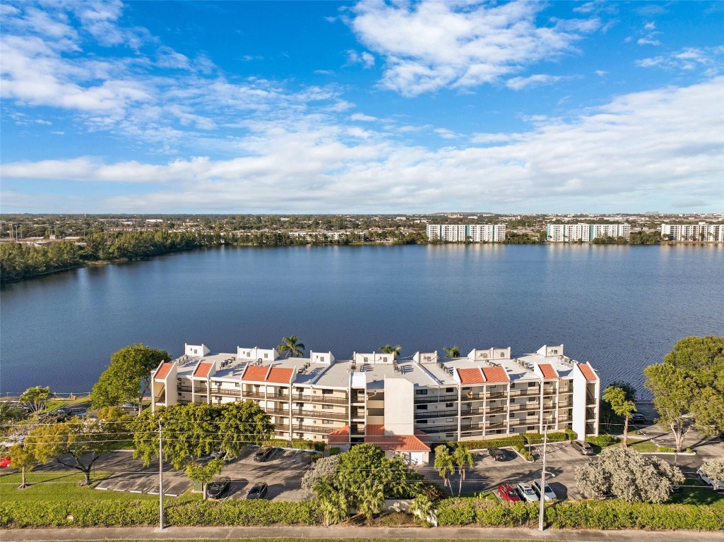 118 Lake Emerald Dr 107